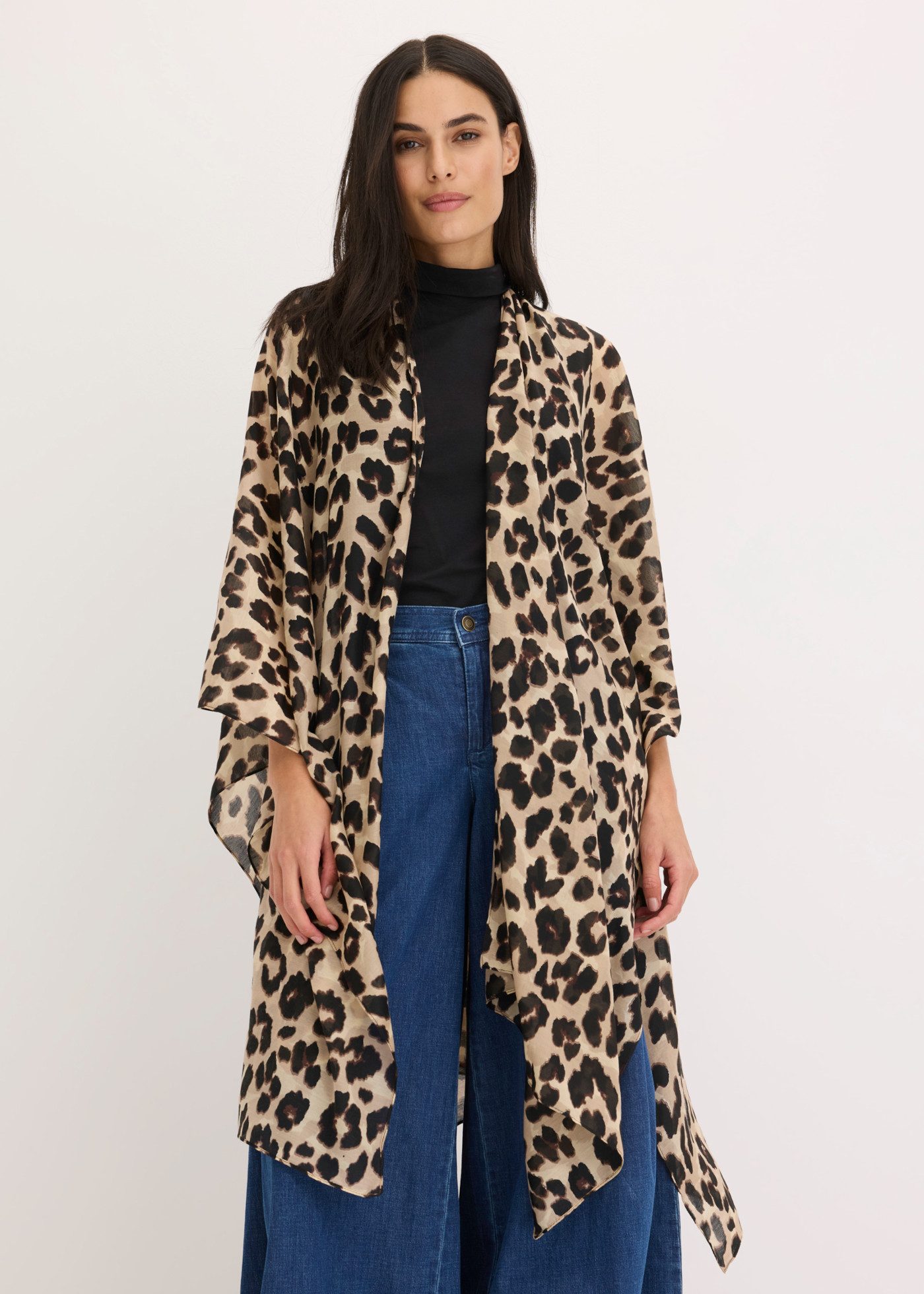 bonprix Strickponcho aus Polyester, figurumspielende Passform, mit Leopardenmuster