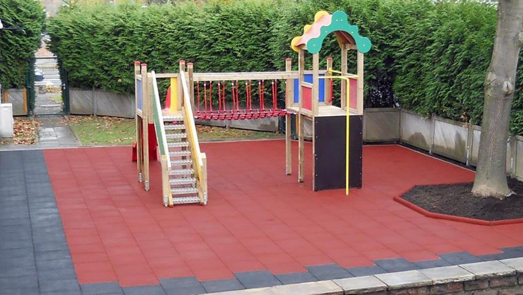 Fallschutzmatten 43 mm Gummimatten für Spielplatz öffentlich DIN EN  1177:2008 | Spielturm aus Holz für den Garten kaufen