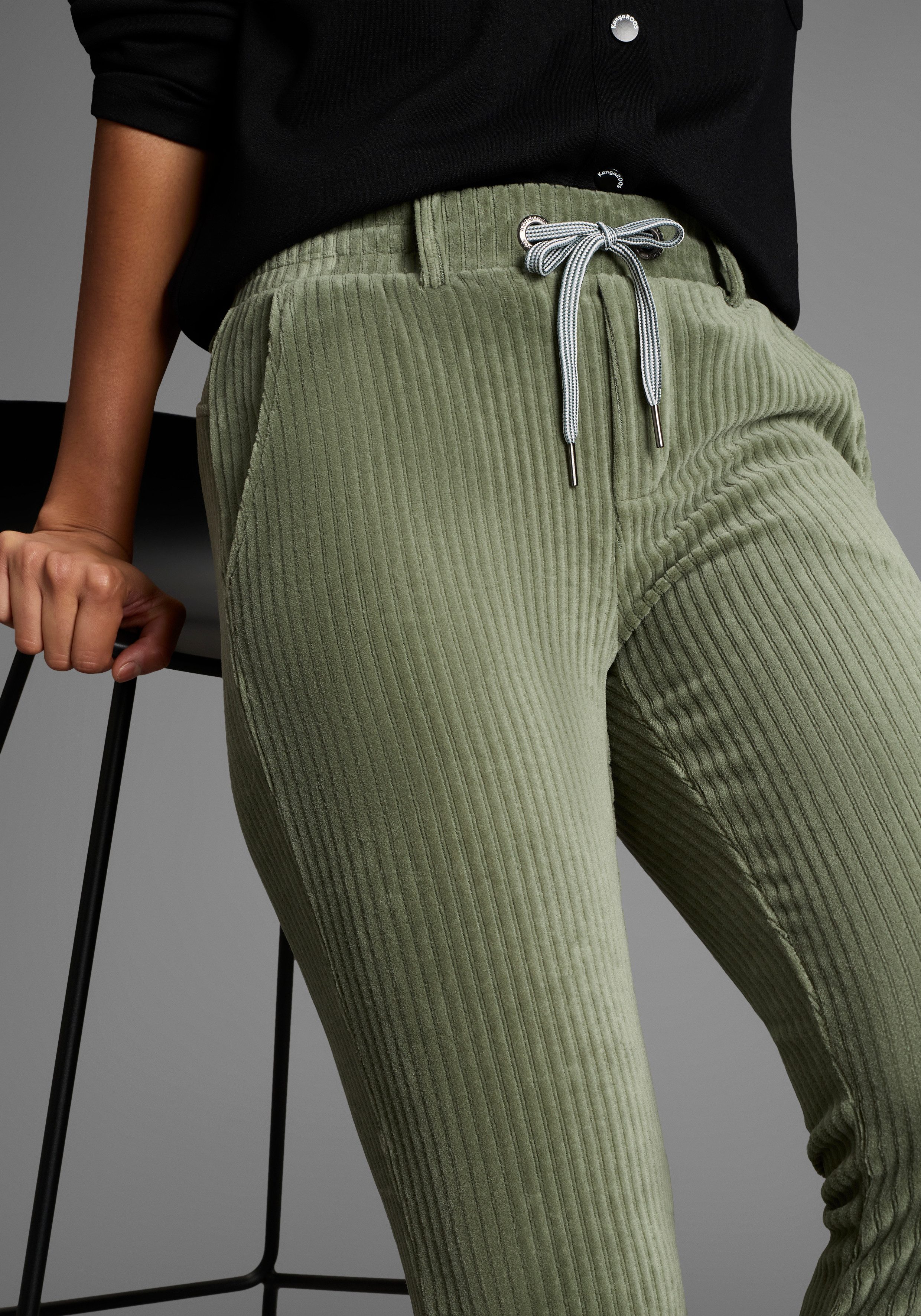 KangaROOS Jogger Pants in Cord-Optik mit elastischem Bund