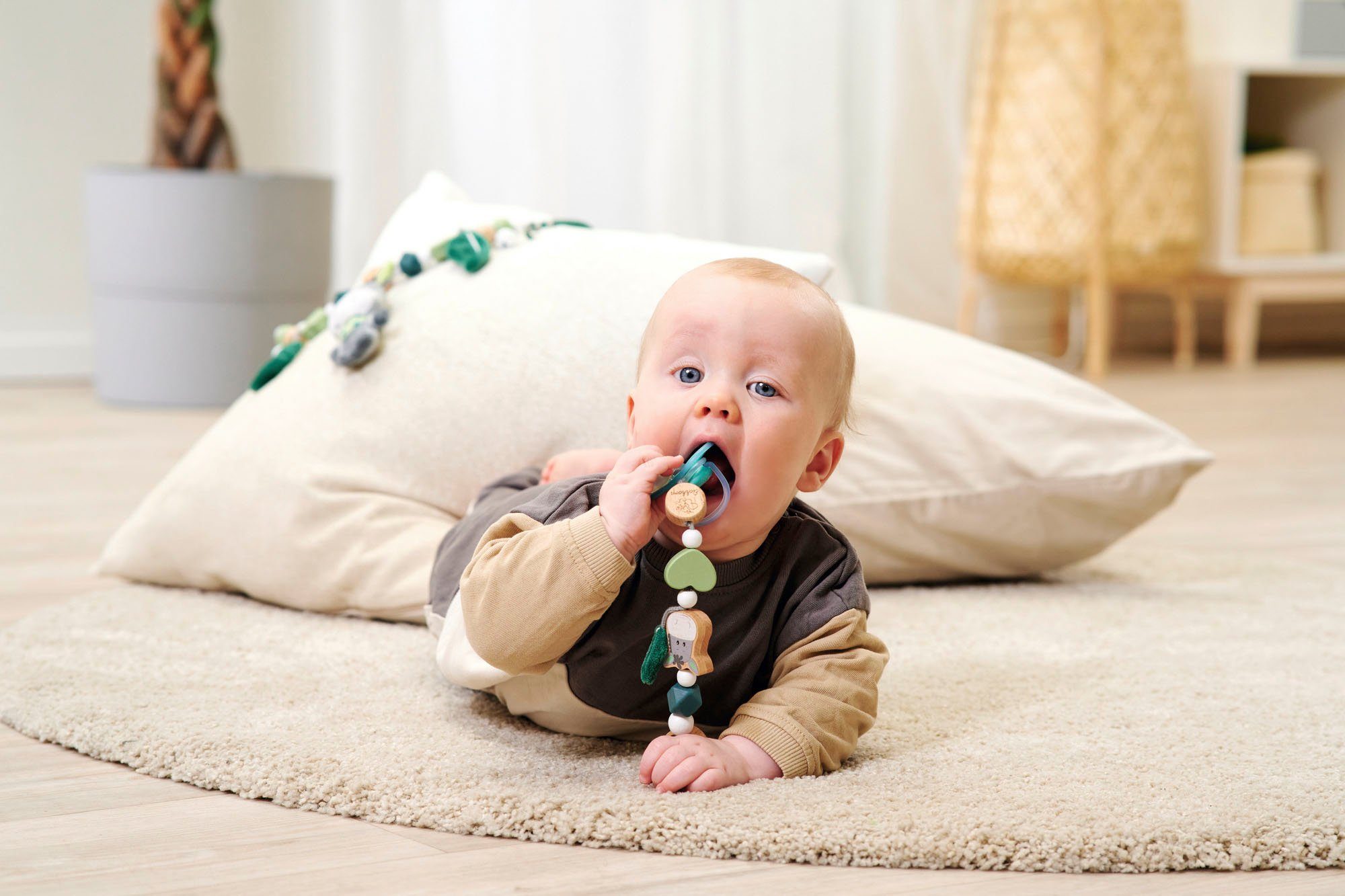 HiPP Baby schützt Eichhorn Schnullerkette, Holzspielzeug, Wald - FSC®- Schnullerbefestigung weltweit