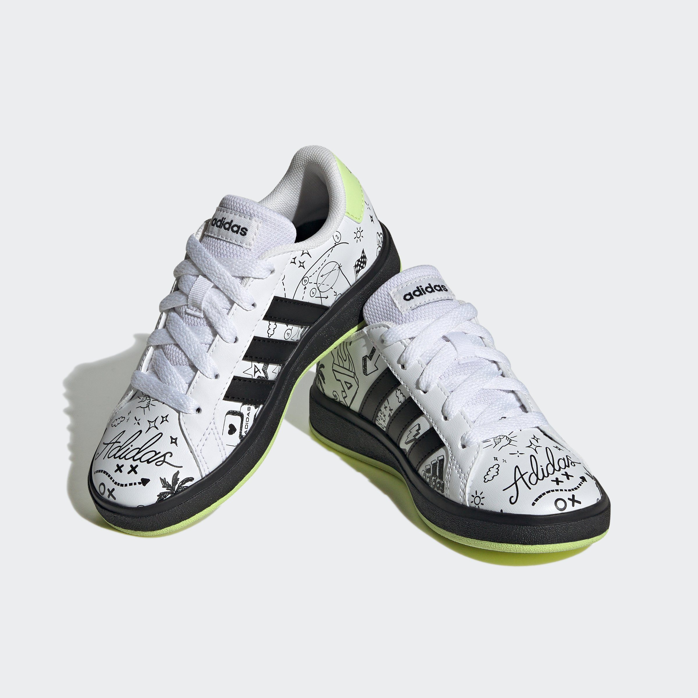 Superstar des adidas 2.0 auf Sportswear den adidas Spuren KIDS COURT GRAND Sneaker Design