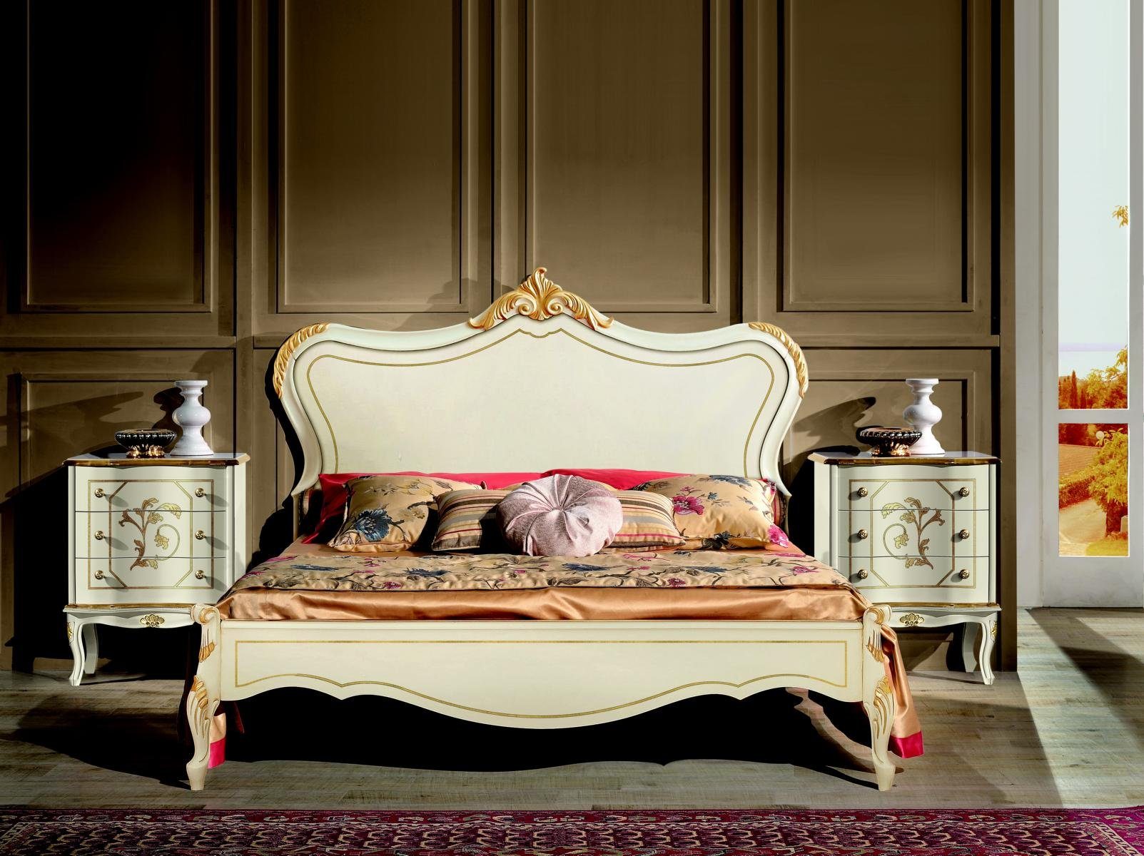 Schlafzimmer-Set Italienisches Luxusbett mit Holz-Headboard und stilvollen Nachttischen
