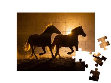 puzzleYOU Puzzle Zwei galoppierende Haflingerpferde im Abendlicht, 48 Puzzleteile, puzzleYOU-Kollektionen Pferde, Haflinger Pferde