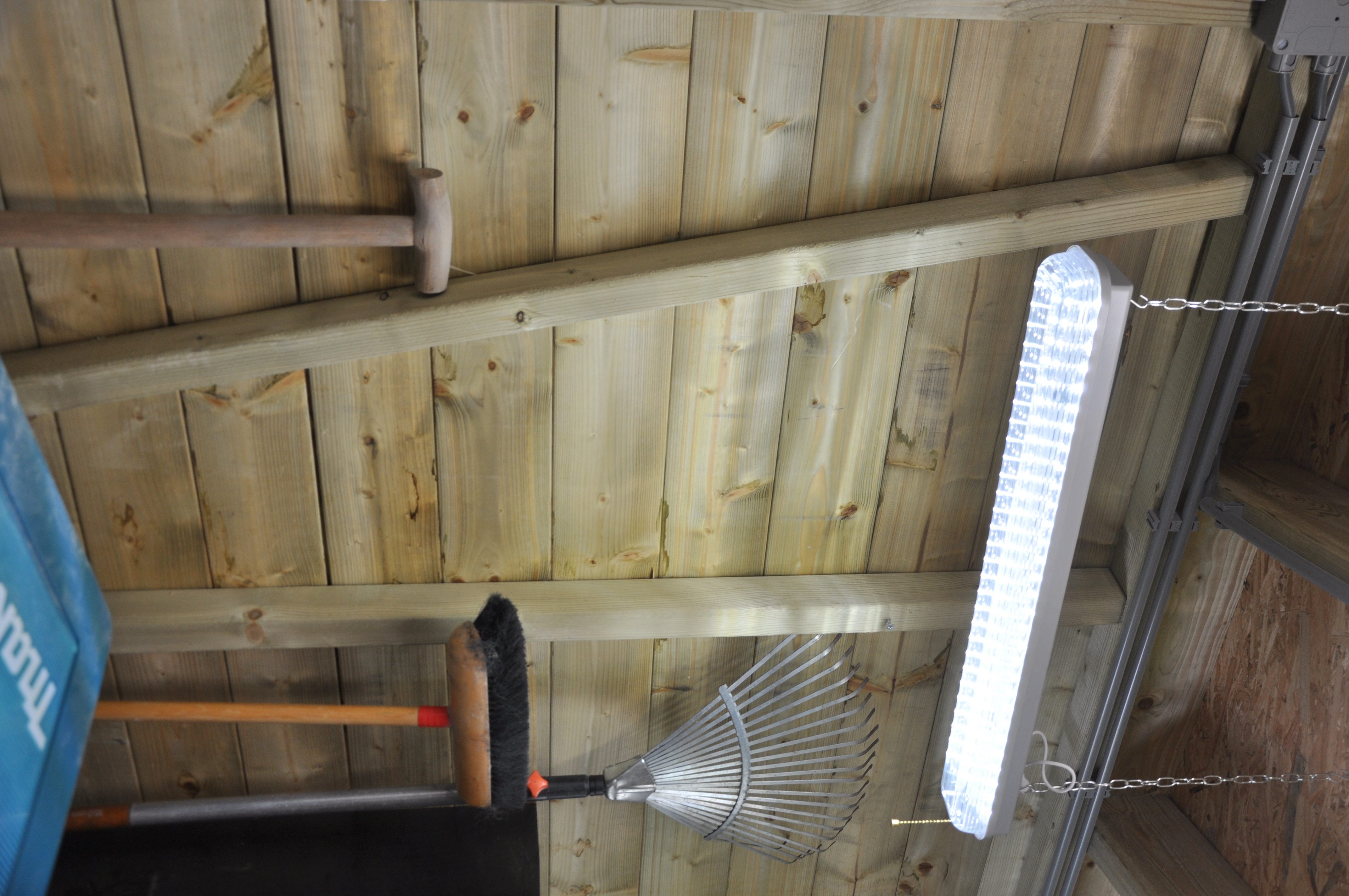 Luxform Außen-Deckenleuchte Solar-TL-Arbeitslampe - Mendoza - LED - 1000 Lumen, LED fest integriert, Geeignet für die Platzierung in Schuppen / Garage / Carport