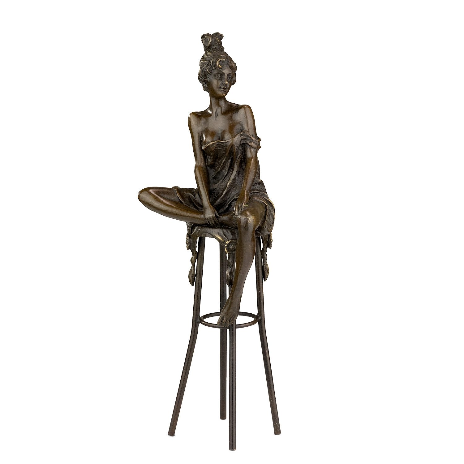 Moritz Skulptur BJ-14 A BRONZE SCULPTURE OF A LADY ON BARCHAIR