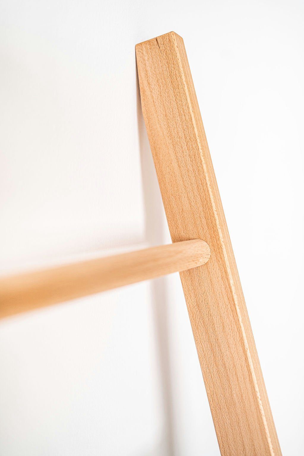 kleiderleiter.de Leiterregal Kleiderleiter 122x37x5,5 cm Handtuchleiter aus Eiche, Buche, Nussbaum, Massivholz aus Deutschland. Natürlich & fair produziert