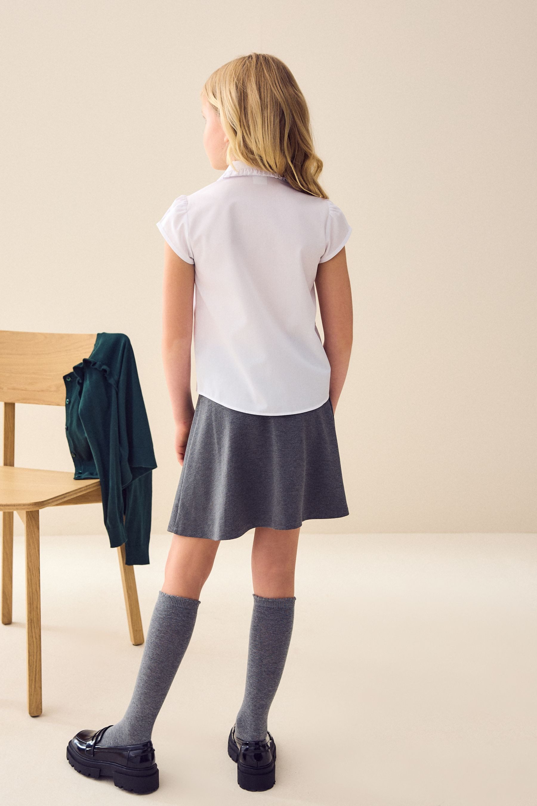 Next Kurzarmbluse Kurzarm-Schulbluse mit gerüschtem Kragen (1-tlg)