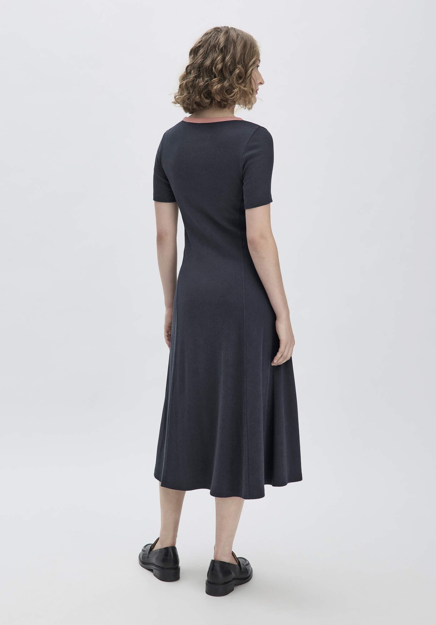 Hessnatur Jerseykleid Slim aus Bio-Baumwolle (1-tlg)