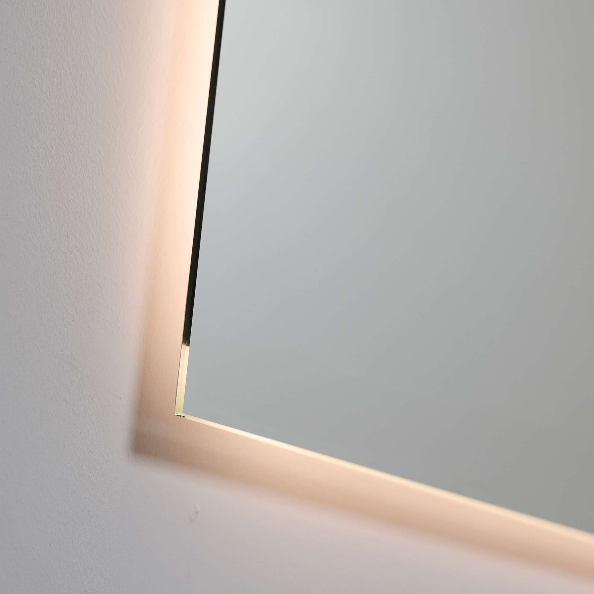 Loevschall LED-Lichtspiegel Nibe, Spiegel mit LED-Hintergrundbeleuchtung, Q günstig online kaufen