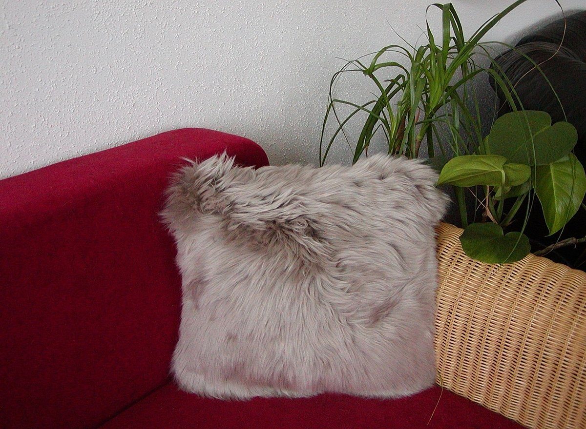 Kissenbezug Lammfell Fellkissen mit Inlet taupe, 40x40 cm, Haarlänge ca. 50  mm, Ensuite