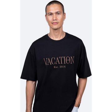 On Vacation Club T-Shirt Classic Logo