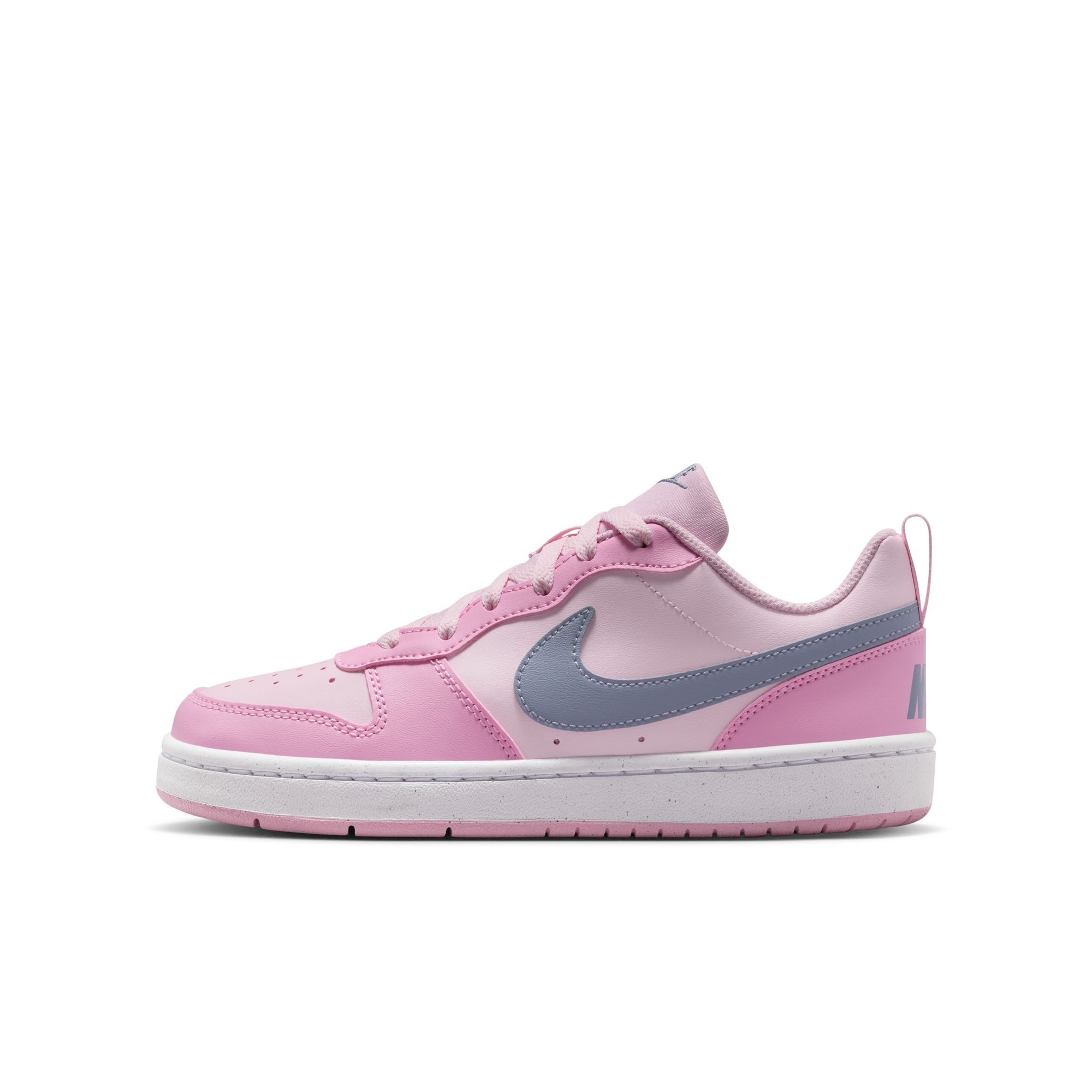 Nike Sportswear Court Borough Low Recraft (GS) Sneaker Design auf den Spuren des Air Force 1