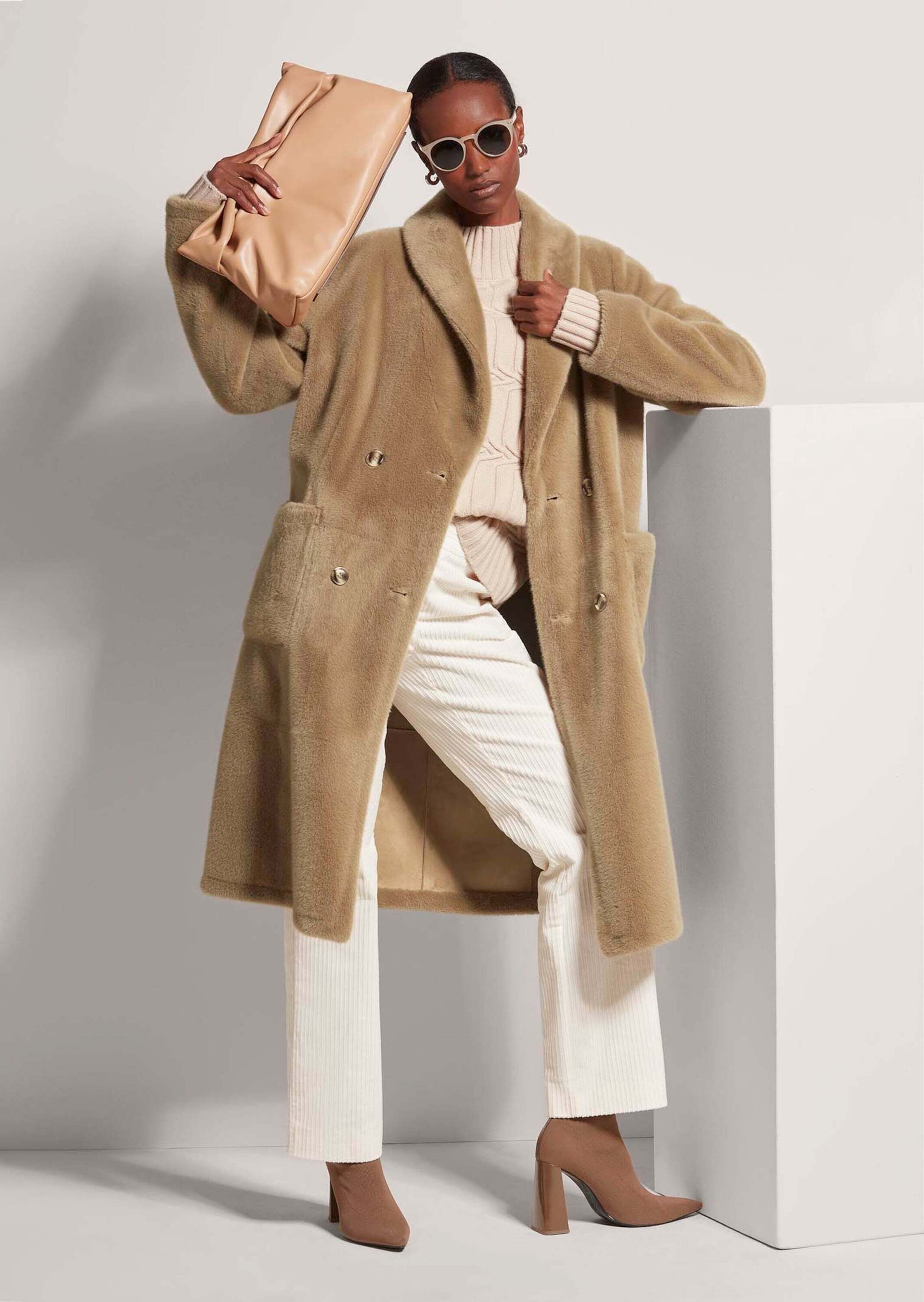 MADELEINE Kurzmantel Wintermantel mit Lammfell-Optik Wendbare Longjacke mit Schalkragen, Ziernähten und Langarm