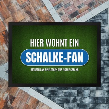 Fußmatte Hier wohnt ein Schalke Fan Fußmatte mit Rasen Motiv Fußball Tor, speecheese