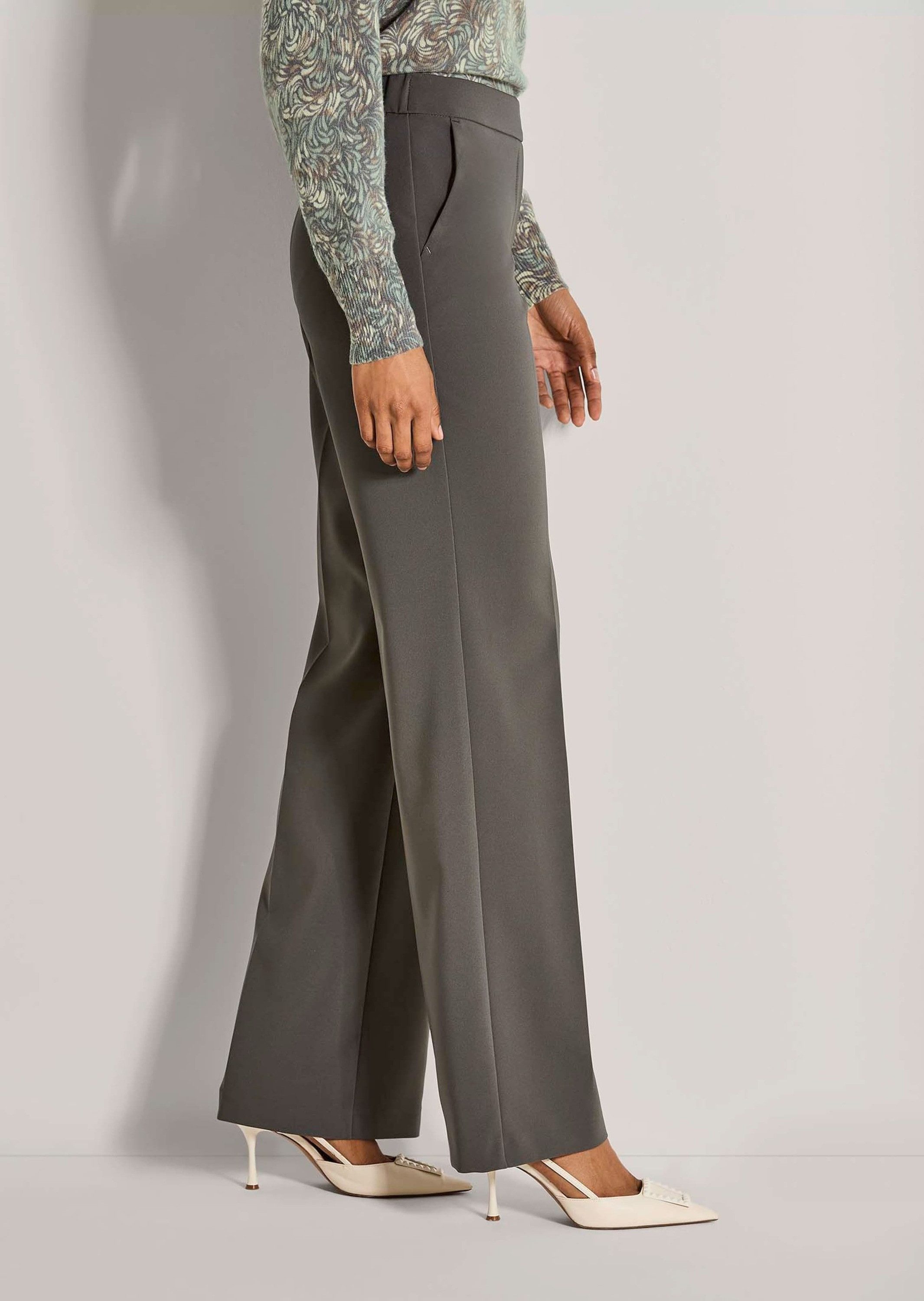 MADELEINE Stoffhose Elegante Damenhose mit Bügelfalten Weite Hose mit bequemem Schlupfbund, elastisch und modern