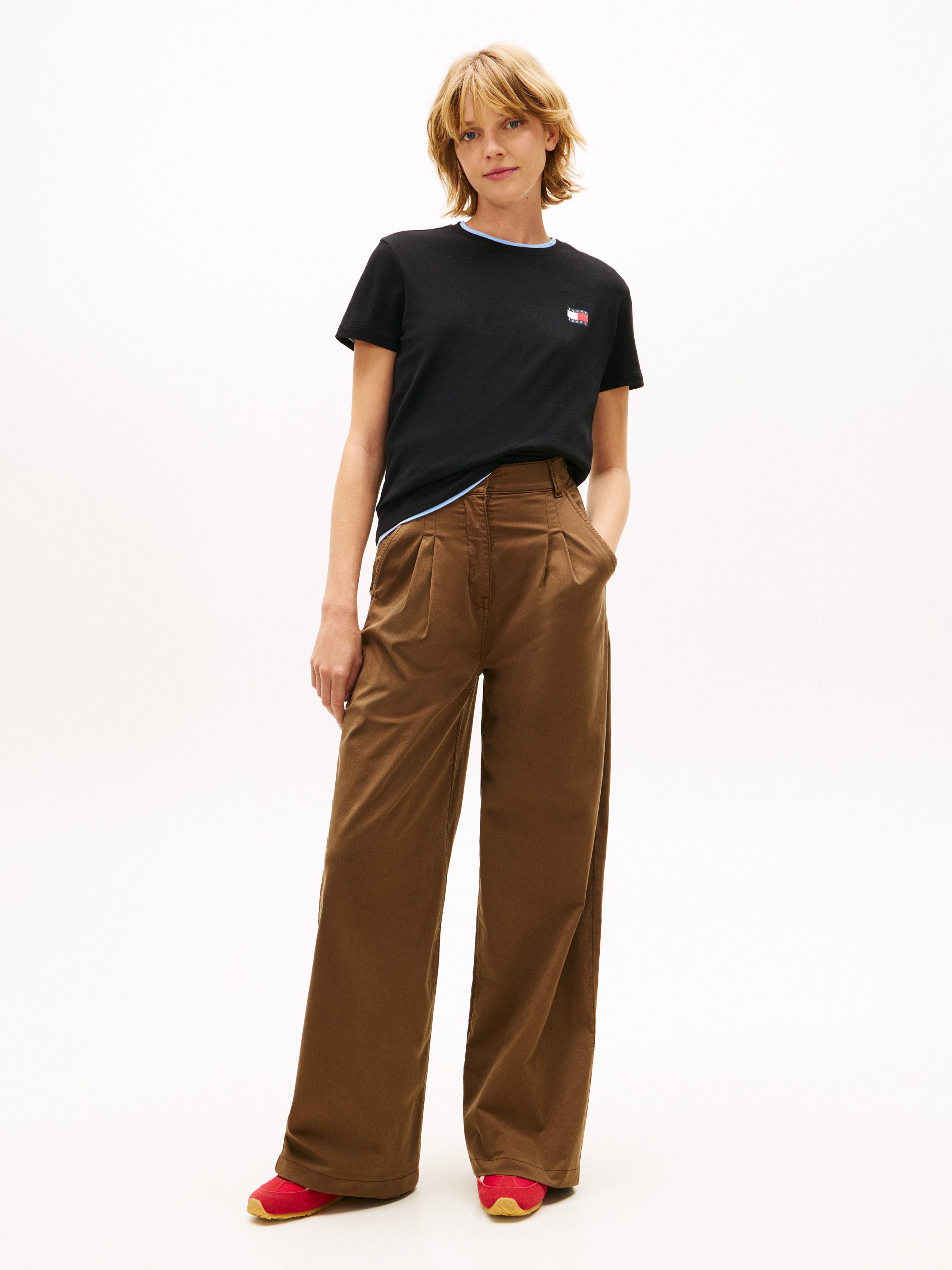 Tommy Jeans Kurzarmshirt TJW REG WAVY FLAG SS TEE EXT Tommy Flag-Badge auf Brust, Jersey aus reiner Baumwolle