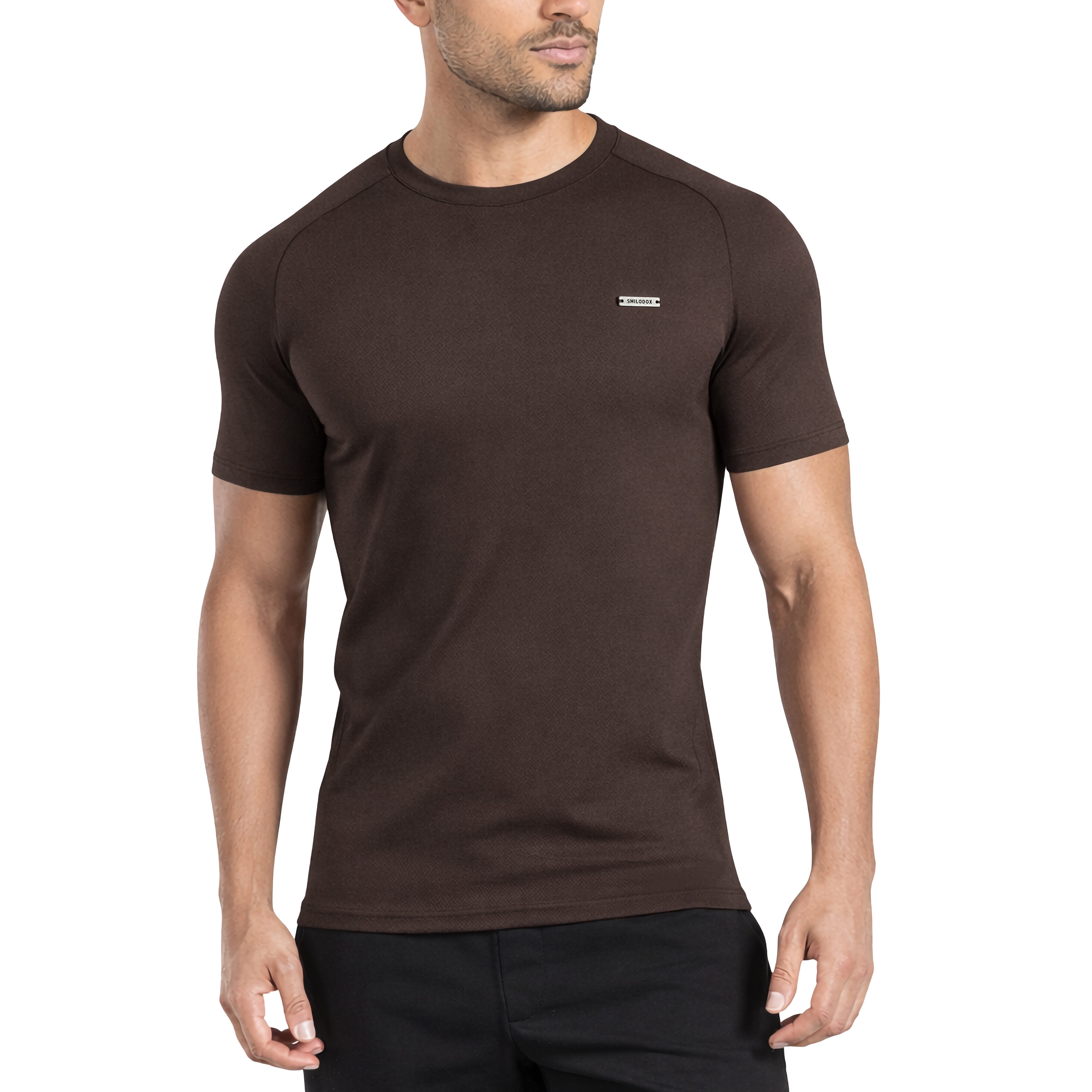 Smilodox T-Shirt Thilo, Schlichtes Shirt, Metallabel, Hochwertigs Kurzarmshirt, zeitlos Allrounder mit modernem Detail Vielseitig kombinierbar Alltag Freizeit