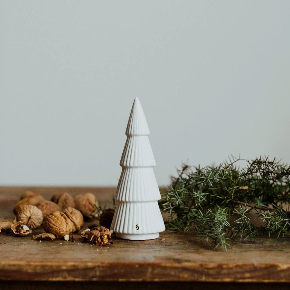 Storefactory Dekoobjekt Weihnachtsbaum Gransund aus weißer Keramik als Weih günstig online kaufen