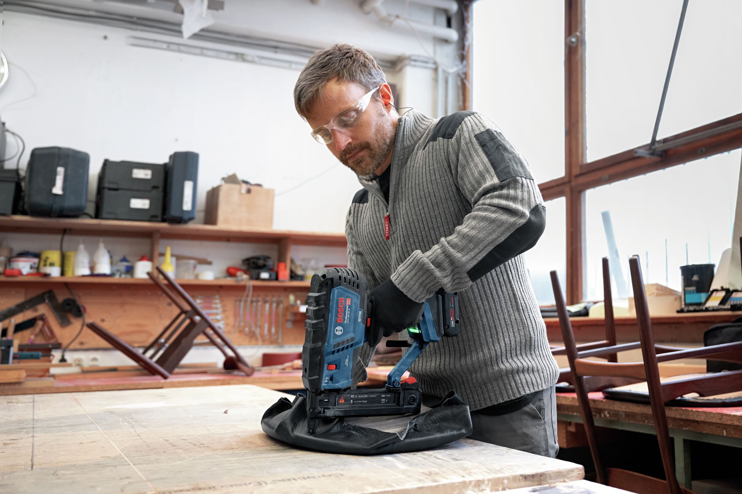 BOSCH Akku-Stauchkopfnagler GTH 18V-38 M, 18 in V, Holzklammerer Heavy Duty Ohne Akku - in L-BOXX 238