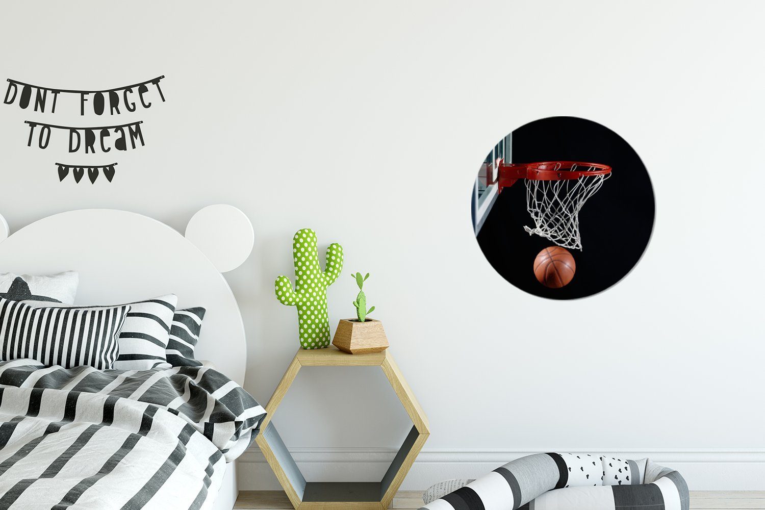 cm Wanddekoration Wohnzimmer, neben schwarzem Rundes Hintergrund, Gemälde Ein dem (1 Korb Forex, Kreis St), Basketball auf 30x30 MuchoWow Wandbild,