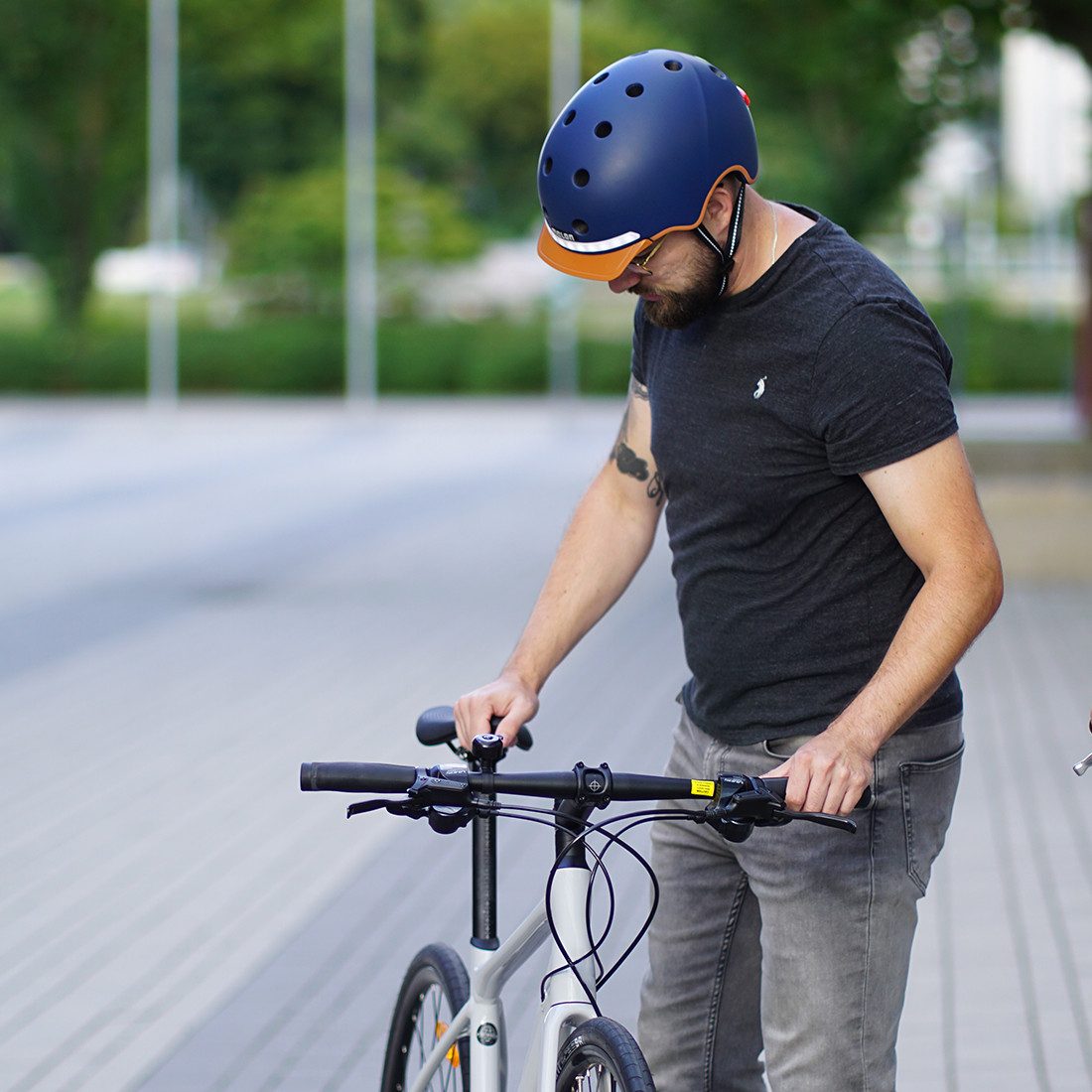 Melon Fahrradhelm E-Series Heaven & Earth mit Vorder- und Rücklicht, super leicht, Magnetverschluss, größenverstellbar, mehr als 50 Designs