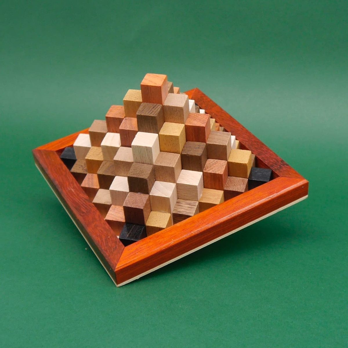 Spiel CRISTAL PYRAMIDE - sehr edles, herausforderndes Puzzle