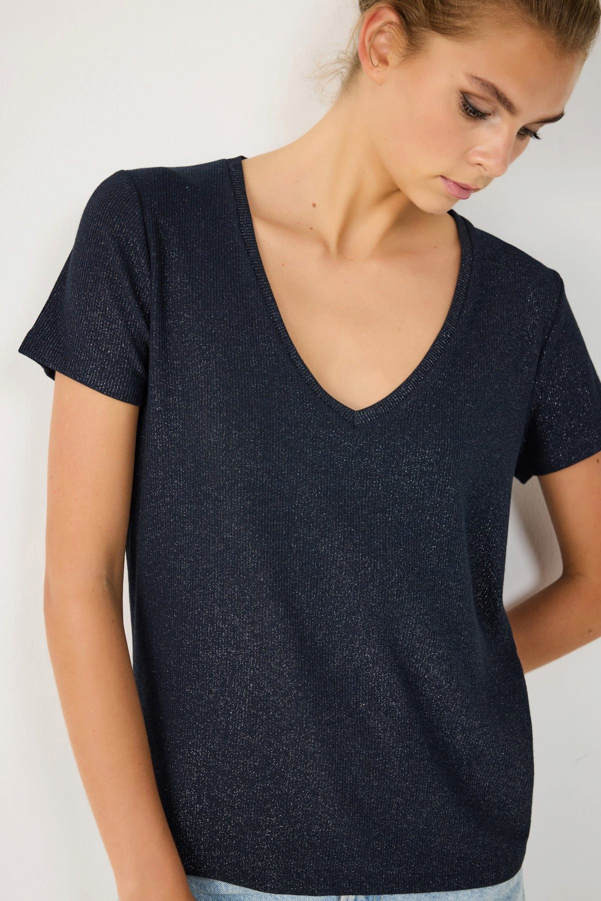 No Matter What T-Shirt Glitzernder Stoff mit V-Ausschnitt, Basic günstig online kaufen