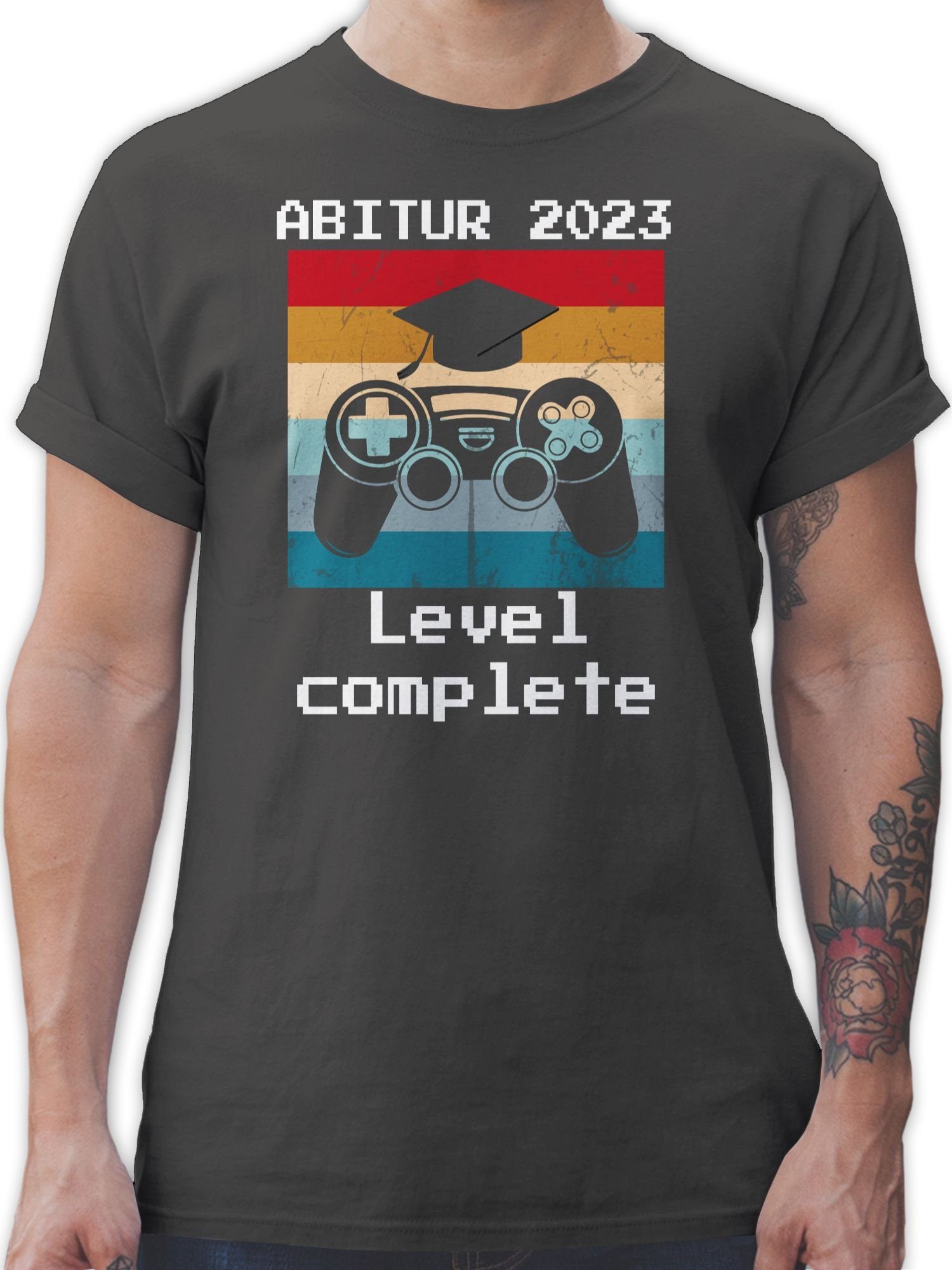 Shirtracer Geschenk Abitur Vintage Abschluss Complete T-Shirt Dunkelgrau Level 03 Abitur 2024 & 2023