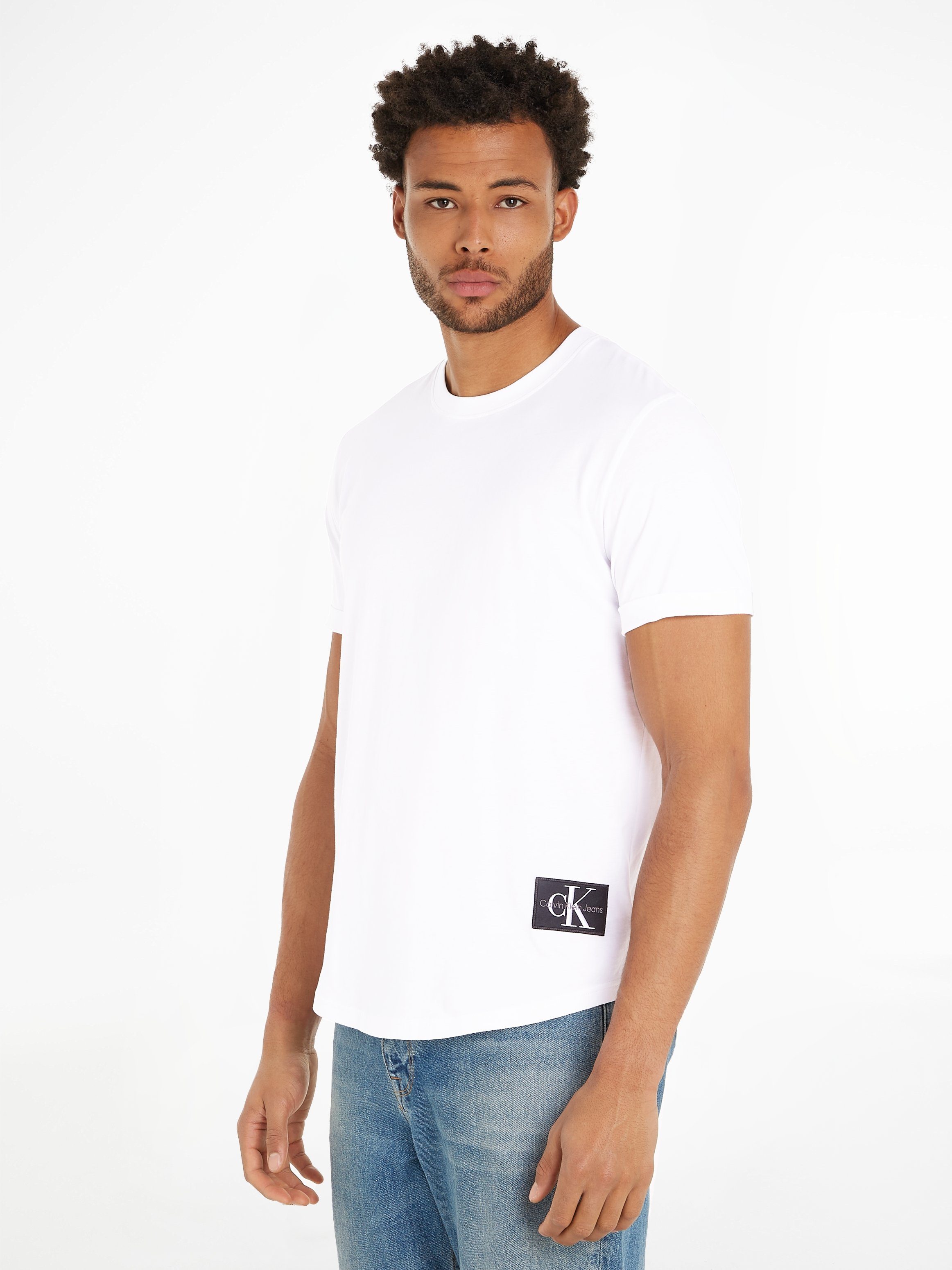Calvin Klein Jeans T-Shirt BADGE TURN UP SLEEVE mit Logopatch weiß