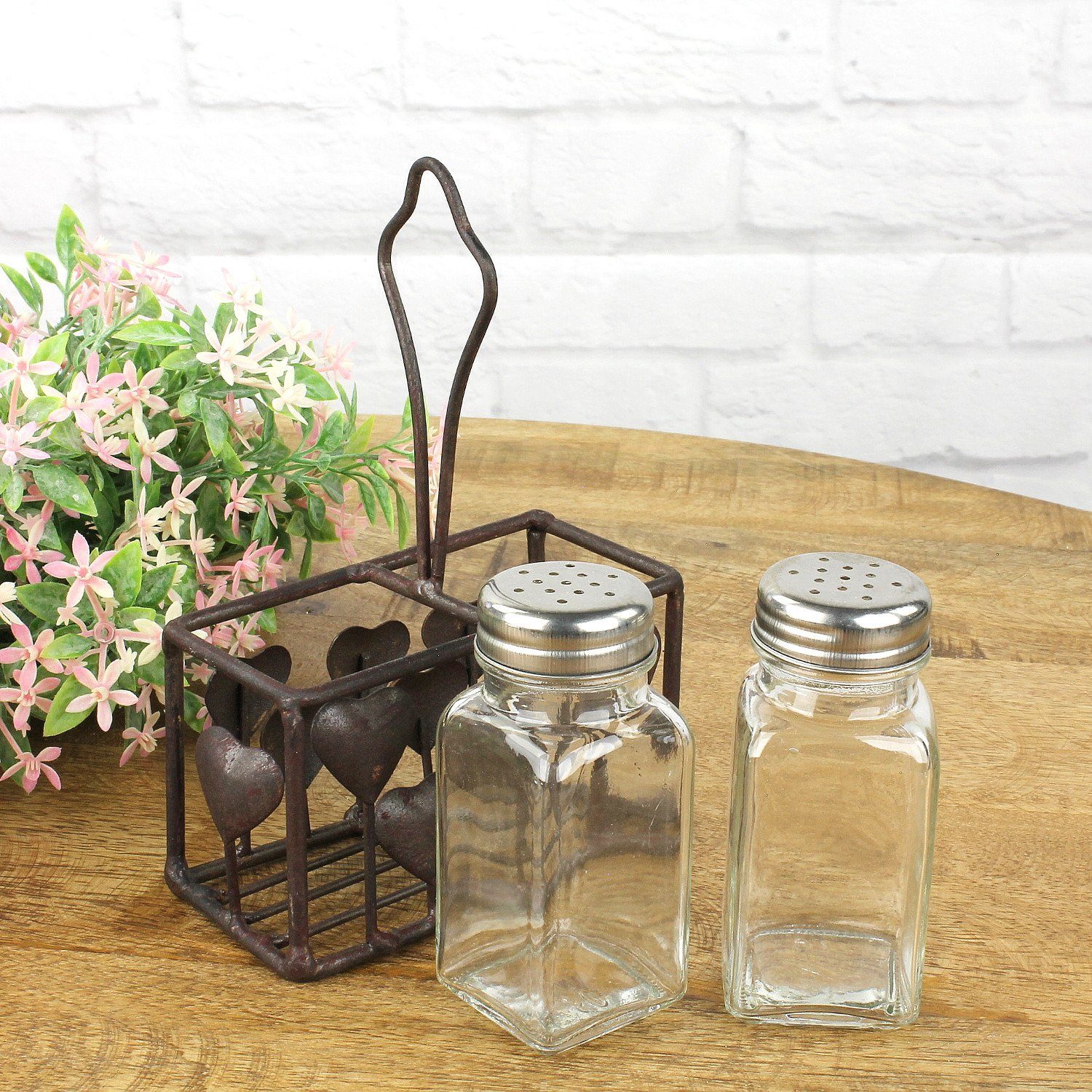 Macosa Home Salzstreuer & Pfefferstreuer Metall Herz Vintage-Stil Antik Braun Gusseisen, (Salz und Pfefferstreuer im Korb), Shabby Küchen Deko Pfeffstreuer Salzstreuer Gewürzstreuer