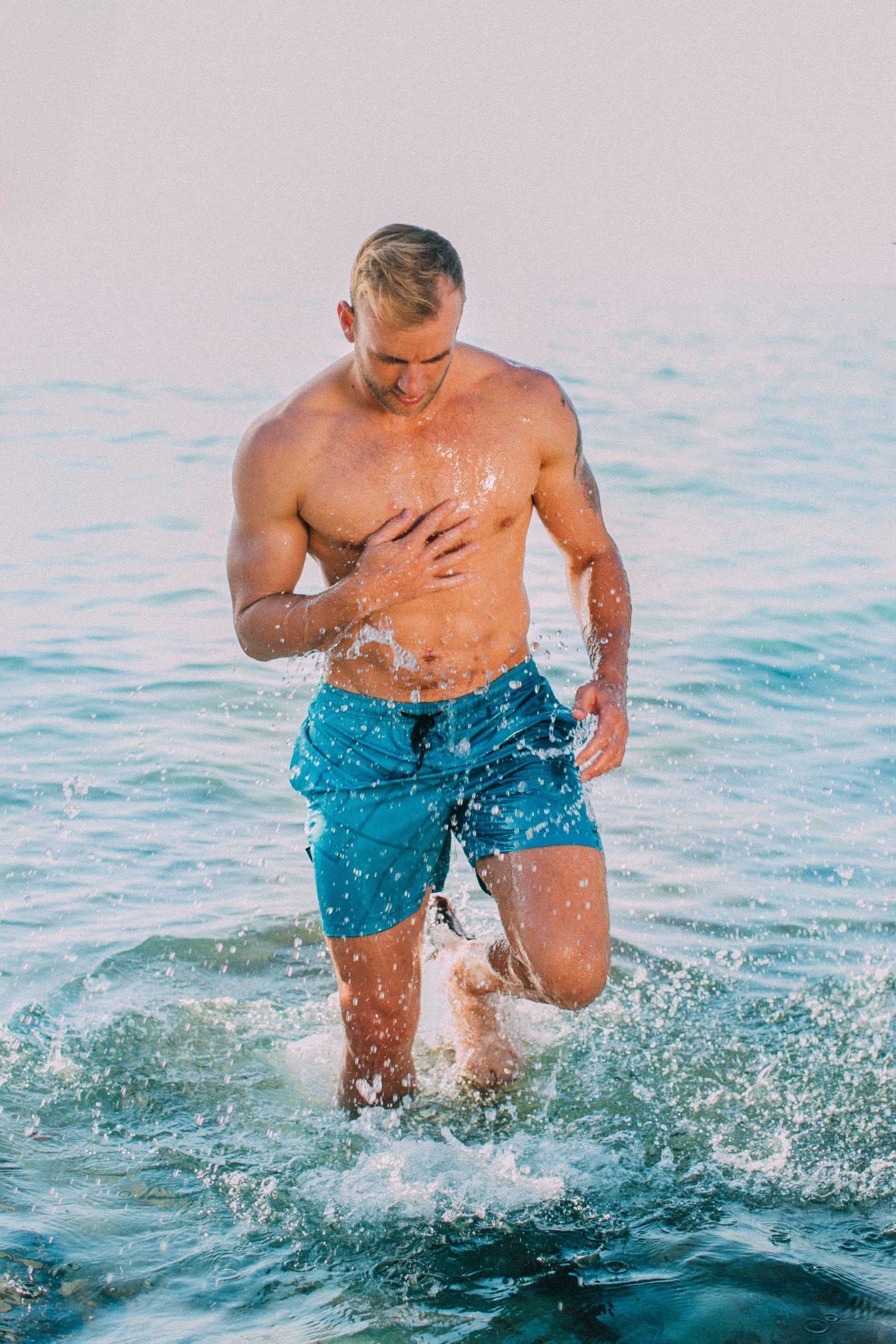 GUGGEN Mountain Badehose Herren Badehose Badeshorts Schnelltrocknende mit Kordelzug Schnelltrocknende Badeshorts Kordelzug kariertes blaues Muster – Bild 4 von 5