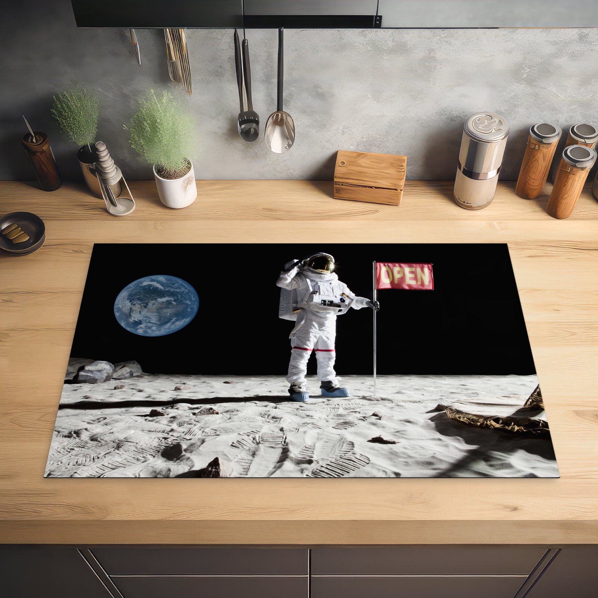 MuchoWow Herdblende-/Abdeckplatte Astronaut - Mond Ceranfeldabdeckung Vinyl, Flagge, Induktionskochfeld für (1 küche, - Schutz tlg), die cm, 81x52