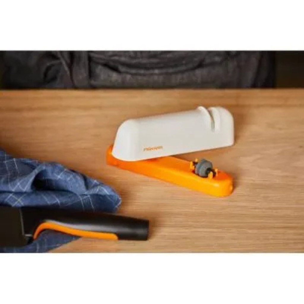 Fiskars Messerschärfer Fiskars Roll-Sharp Functional Form Messerschärfer, 16cm, Vereint keramische Stabilität mit ergonomischem Design