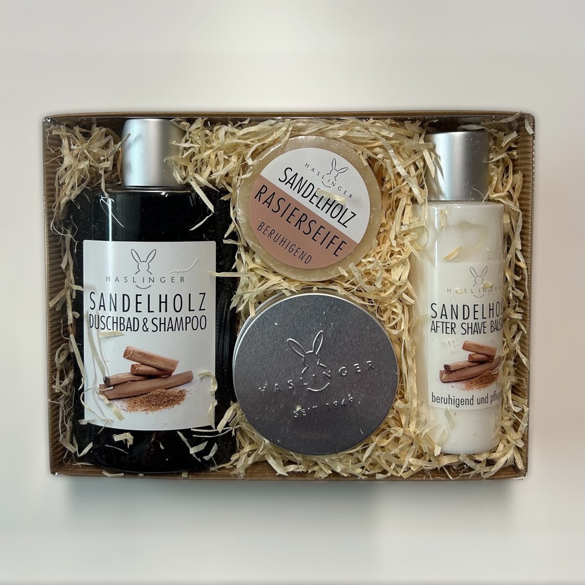 Haslinger Pflege-Geschenkset Sandelholz, 3-tlg., Duschbad & Shampoo, After Shave Balsam & Rasierseife