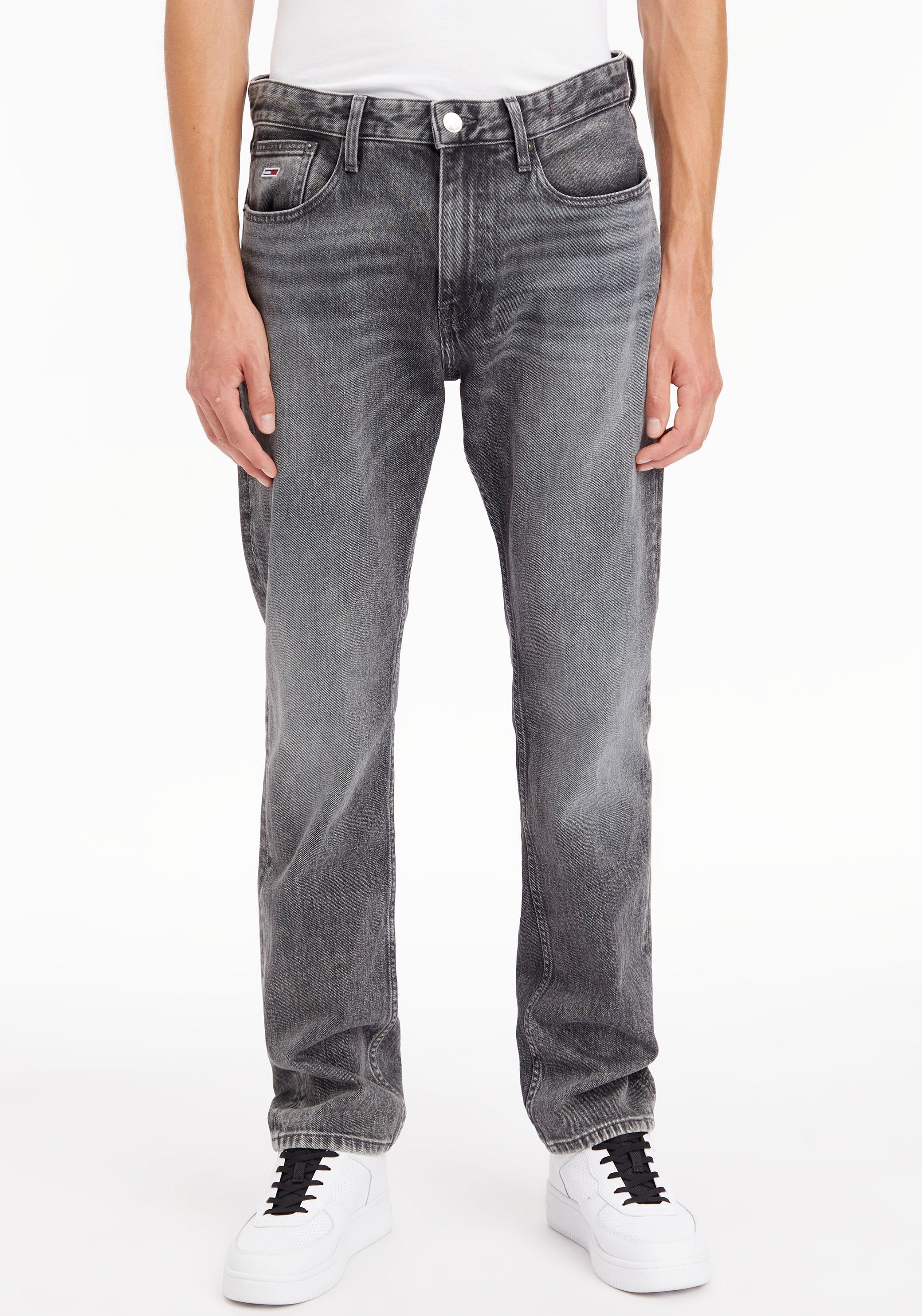 Tommy Jeans Straight-Jeans RYAN RGLR STRGHT mit Tommy Jeans Stitching am Münzfach denim black