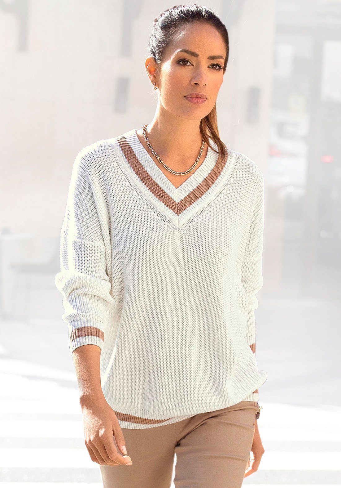 LASCANA V-Ausschnitt-Pullover mit Streifen-Details creme