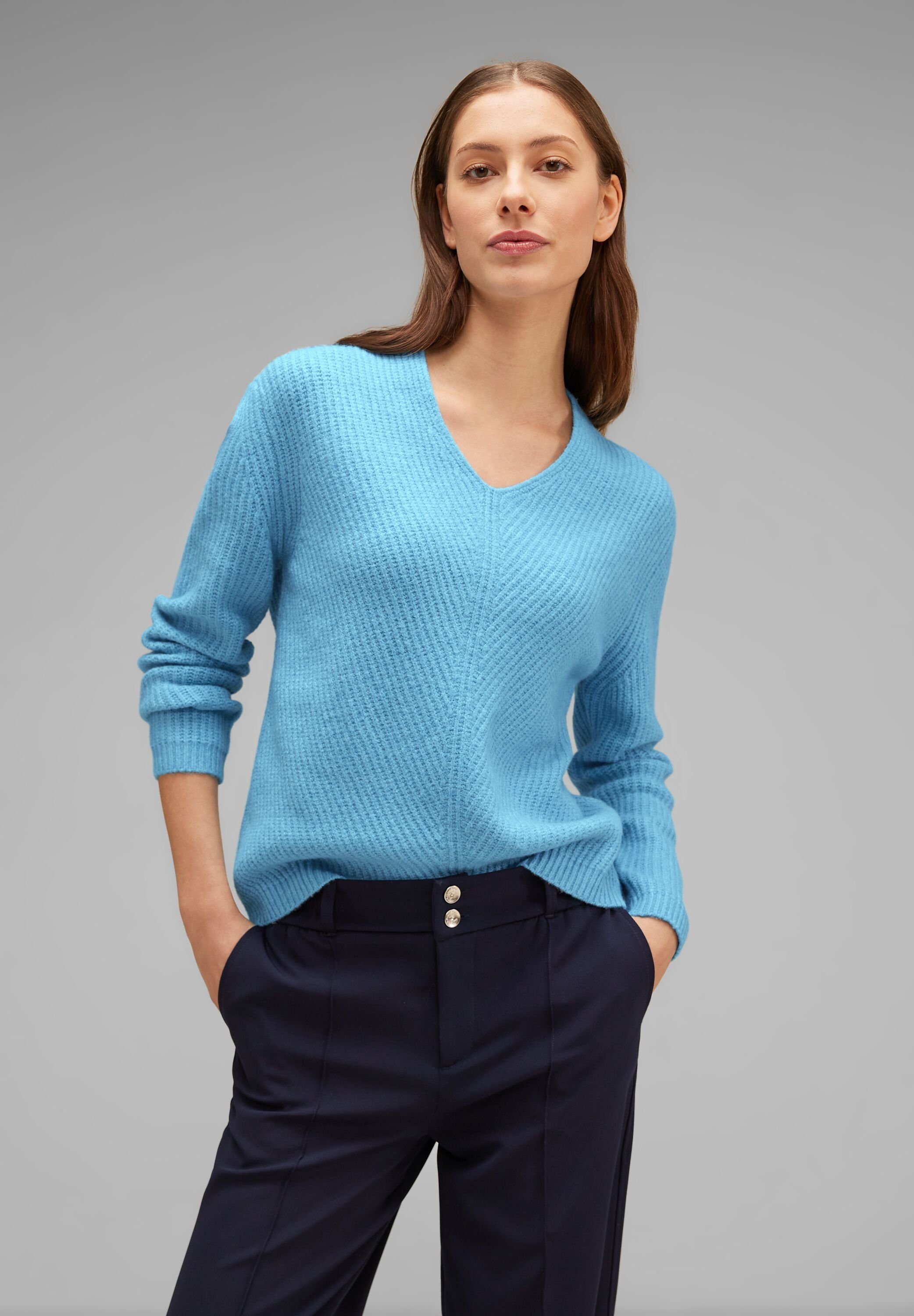 V-Ausschnitt-Pullover