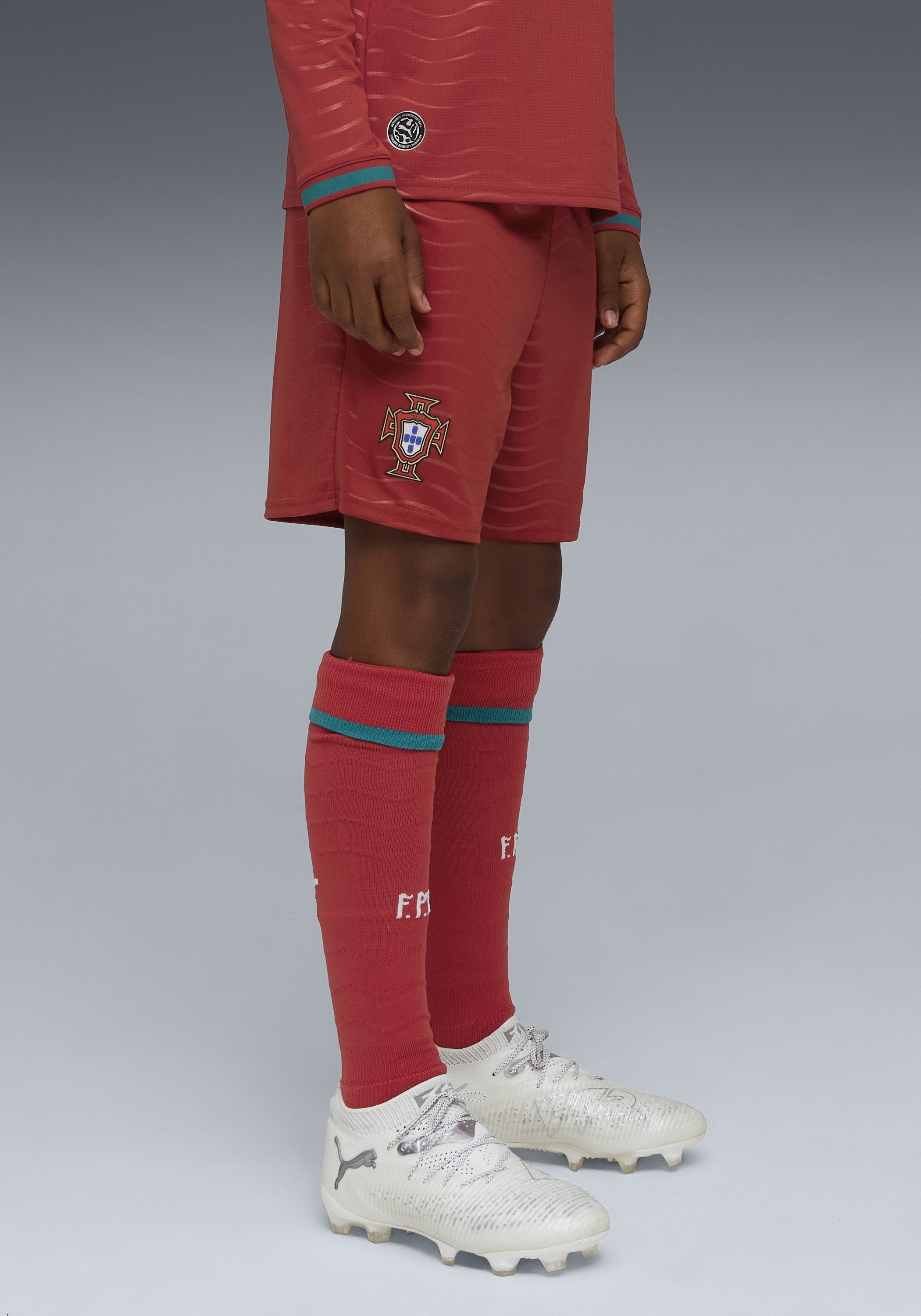 PUMA Trainingsshorts FPF SHORTS REPLICA JR aus atmungsaktivem Material, mit DryCELL Technologie, Regular Fit