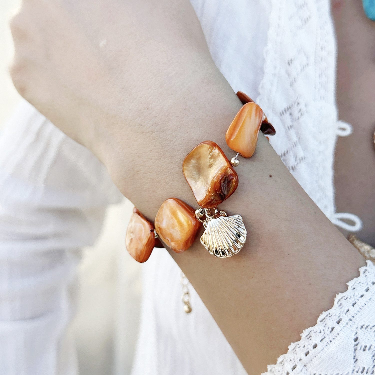 KARMA Armband Damen Damenarmband Perlen Groß Orange od. Blau (Festivalarmband Geschenk für Sie, modern bunt Perlenarmband), Sommer Schmuck Damen Armband