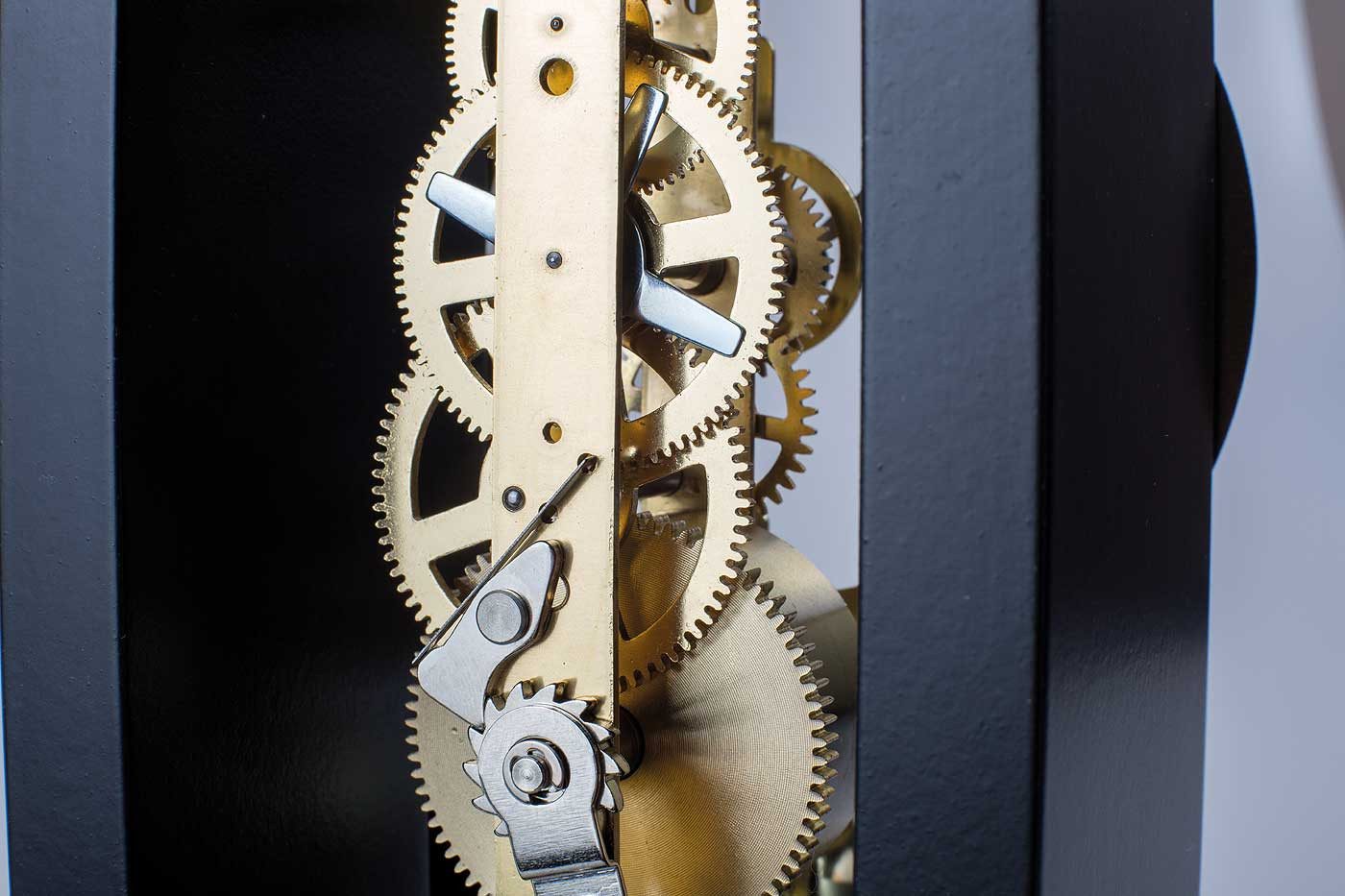Hermle Tischuhr Tischuhr Rot mit Skelettuhrwerk Hermle Modell 23015-360721