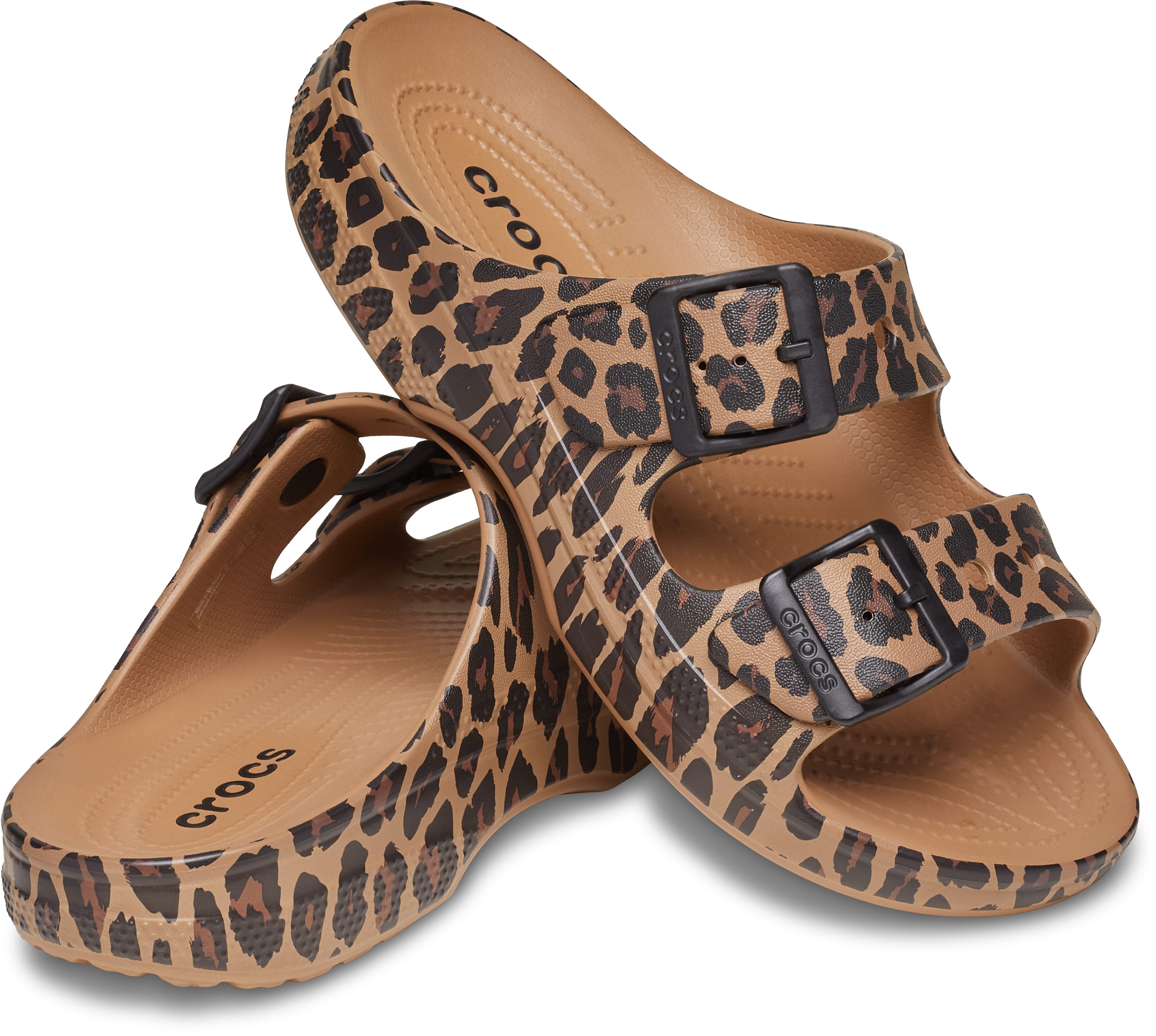 Crocs Saturday Animal Sandal W Pantolette Sommerschuh, Hausschuh, Strandschuh im Animal-Print