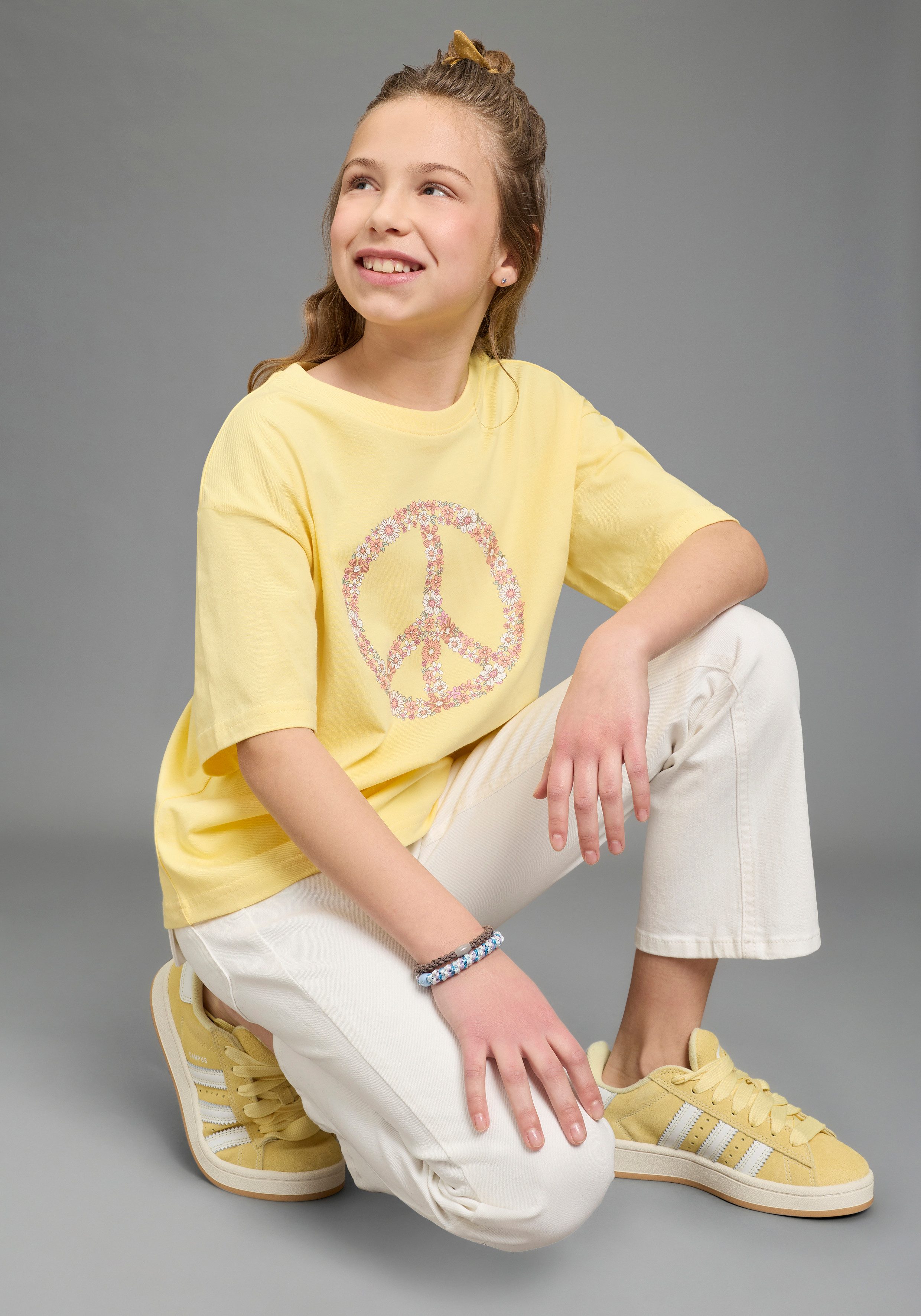 KIDSWORLD T-Shirt T-Shirt Peacezeichen-Druck lässige Passform, Kurzarm, mit Rundhalsausschnitt, aus Baumwolle. € 12,99, (€ 12,99 pro 1 Stk).