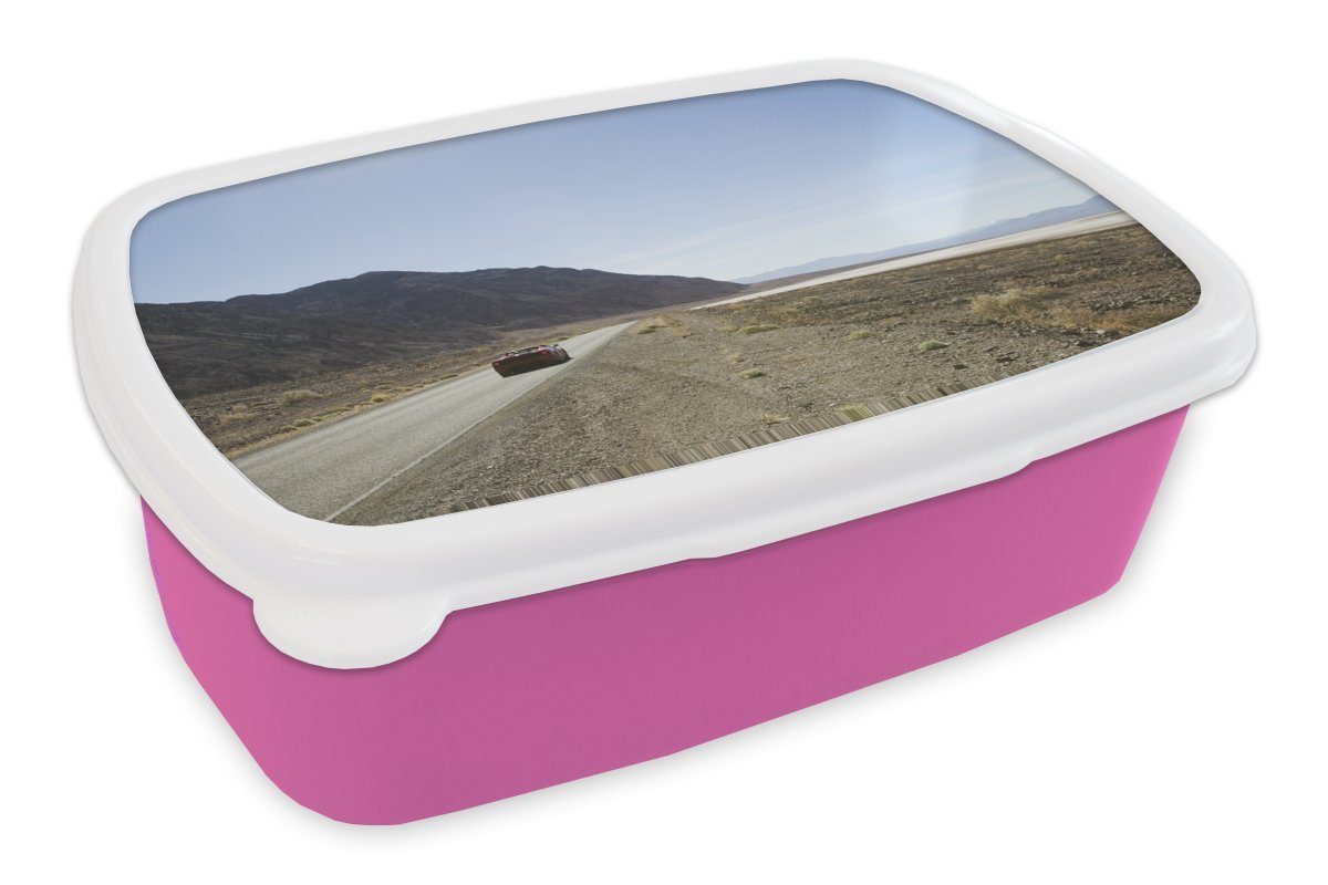MuchoWow Lunchbox Roter Lamborghini in der Wüste, Kunststoff, (2-tlg), Brotbox für Erwachsene, Brotdose Kinder, Snackbox, Mädchen, Kunststoff rosa