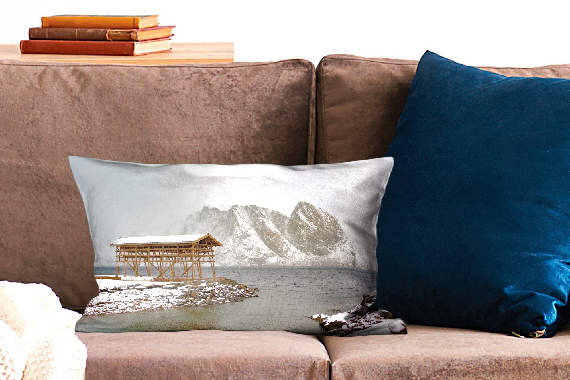 Schlafzimmer mit den Lofoten, Fischerhütte Wohzimmer MuchoWow Schneebedeckte auf Zierkissen, Dekokissen Dekoration, Dekokissen Füllung,