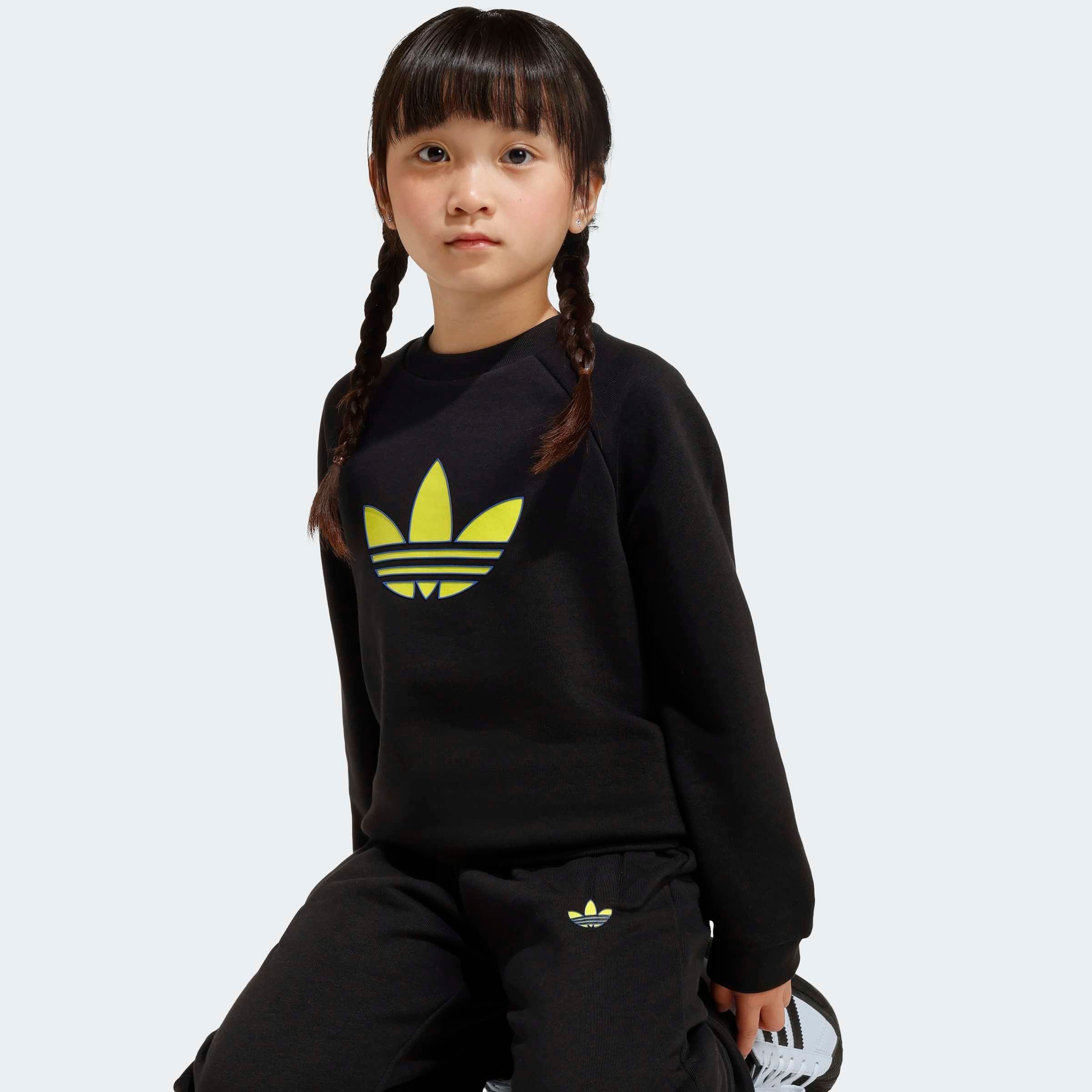 adidas Originals Trainingsanzug TREFOIL SET MIT RUNDHALSAUSSCHNITT, LOCKER GESCHNITTEN (2-tlg)