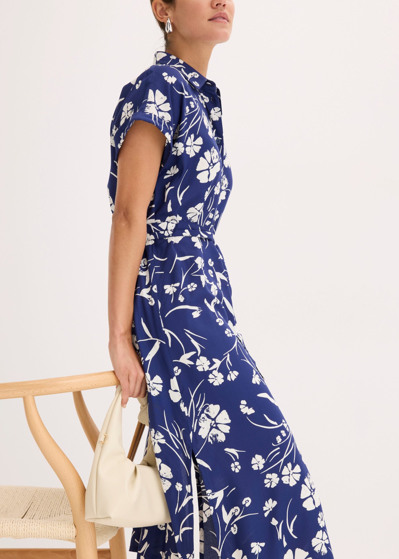 bonprix Blusenkleid feminin geschnitten, mit Hemdblusenkragen, Kurzarm, mit Bindeband – Bild 3 von 5