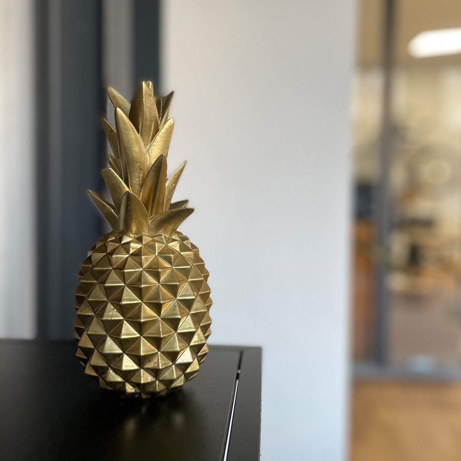 shelfmade Dekofigur Deko Ananas Wohnzimmer Tischdeko aus Kunstharz - Ananas aus Polyresin – Bild 4 von 5