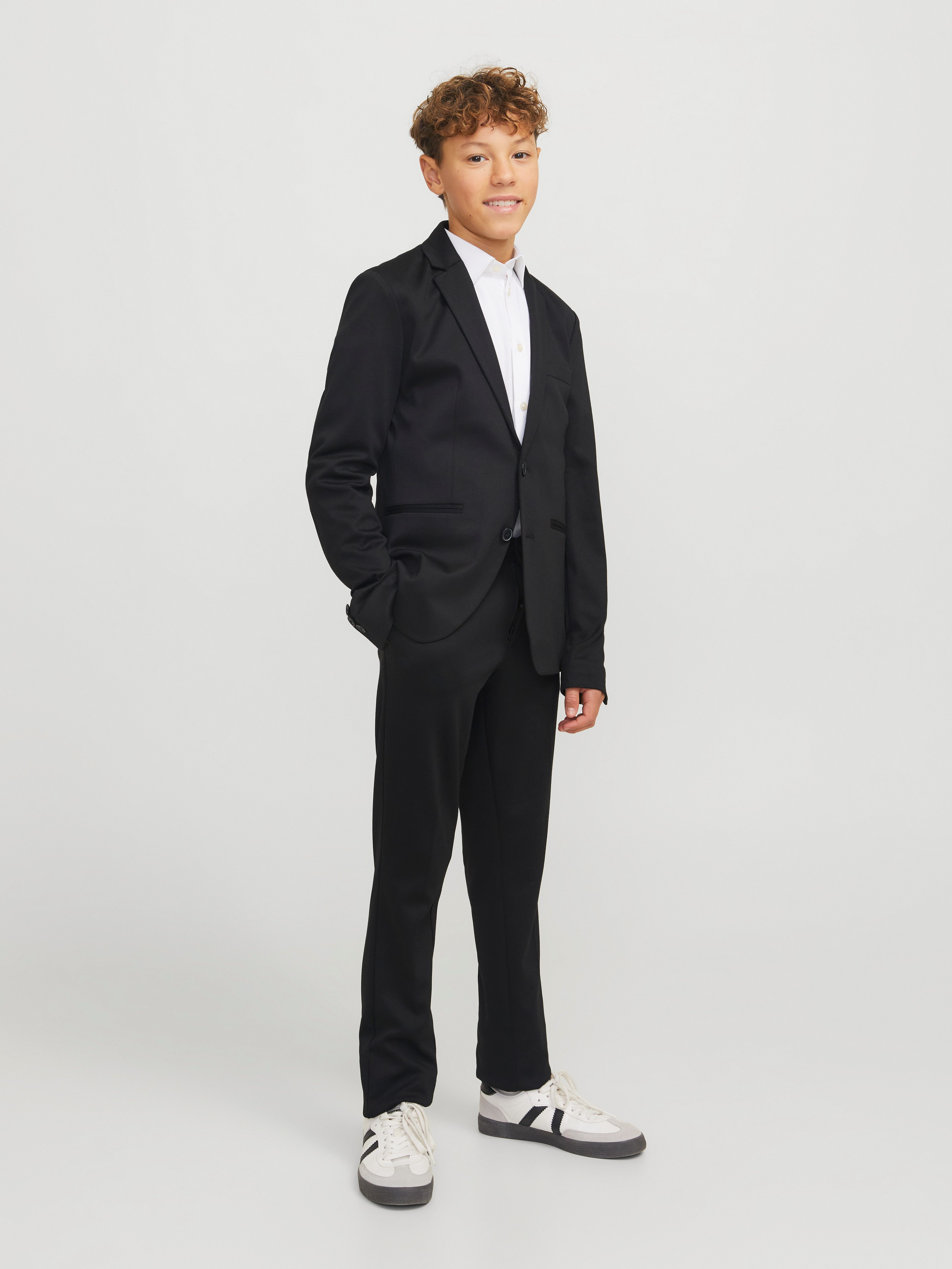 Jack & Jones Junior Anzug JJEJAXON sorgt für stylischen Look mit optimaler Passform (Set, 2-tlg) unifarben, modisch, slim fit, Jersey, Reverskragen