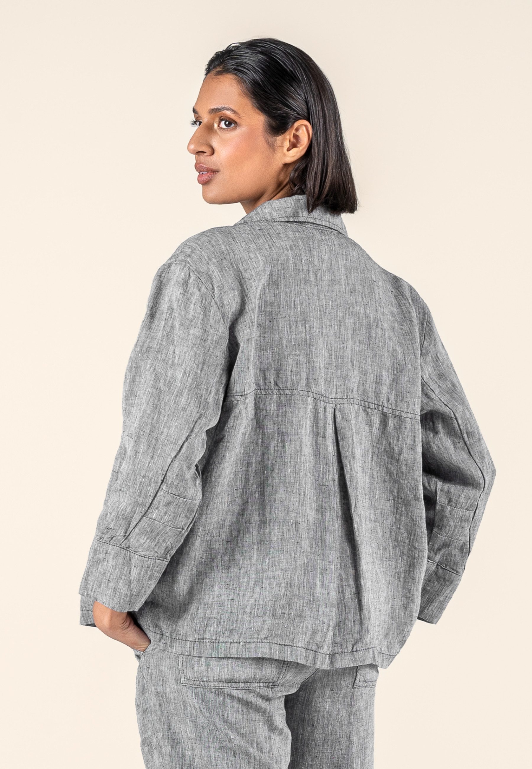 LIVING CRAFTS Strickjacke ONYX Leichte Sommerjacke aus reinem, ungefüttertem Leinenstoff – Bild 2 von 5