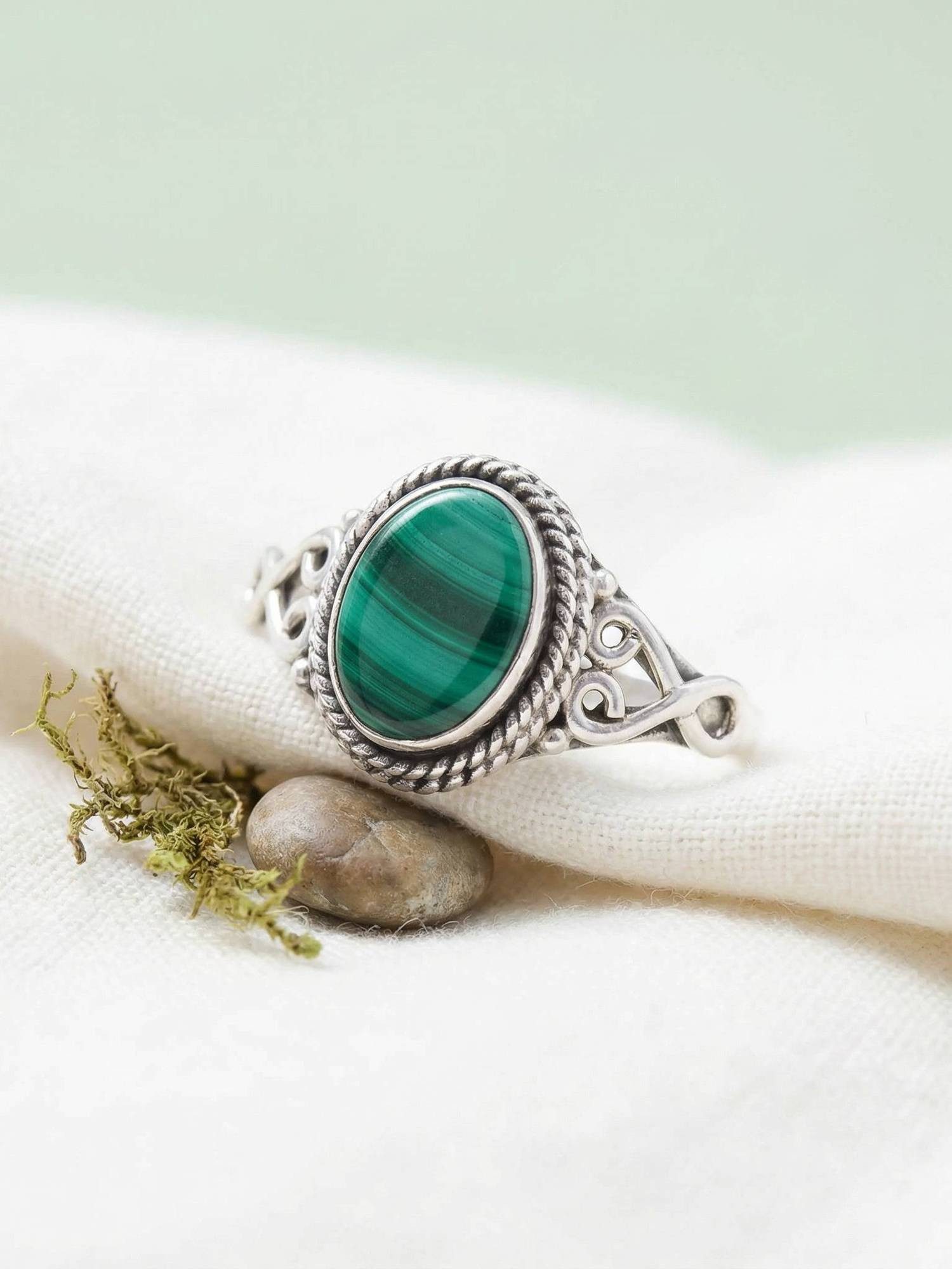 mantraroma Silberring BAGHIMI oval aus 925 Silber mit Malachit (Ring mit Schmuckbeutel), Damenring aus 925er Silber